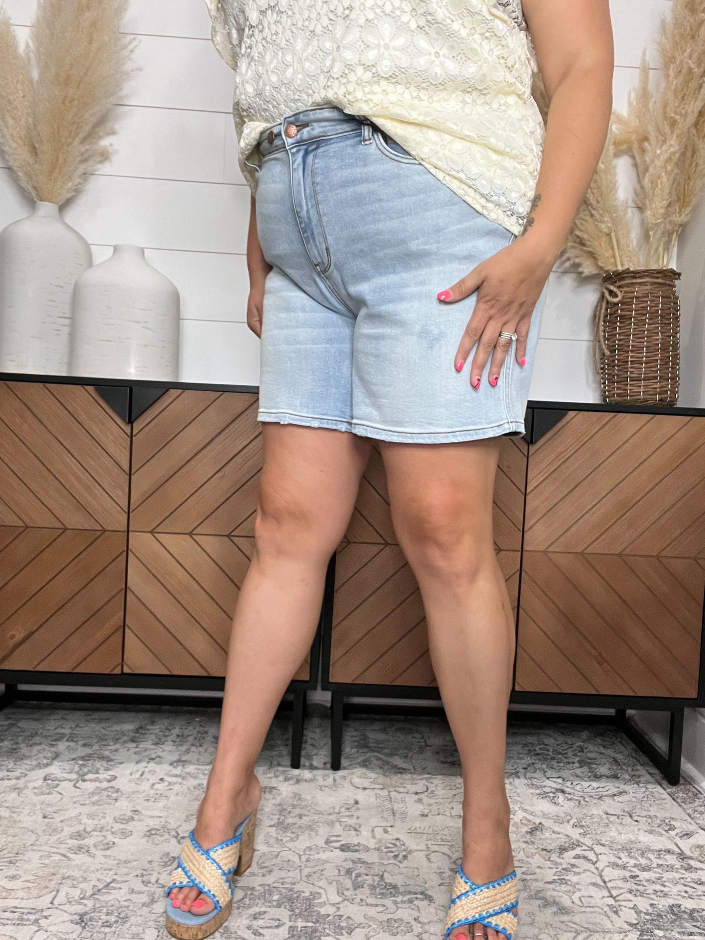Judy Blue 2 Button Mid Thigh Dad Jean