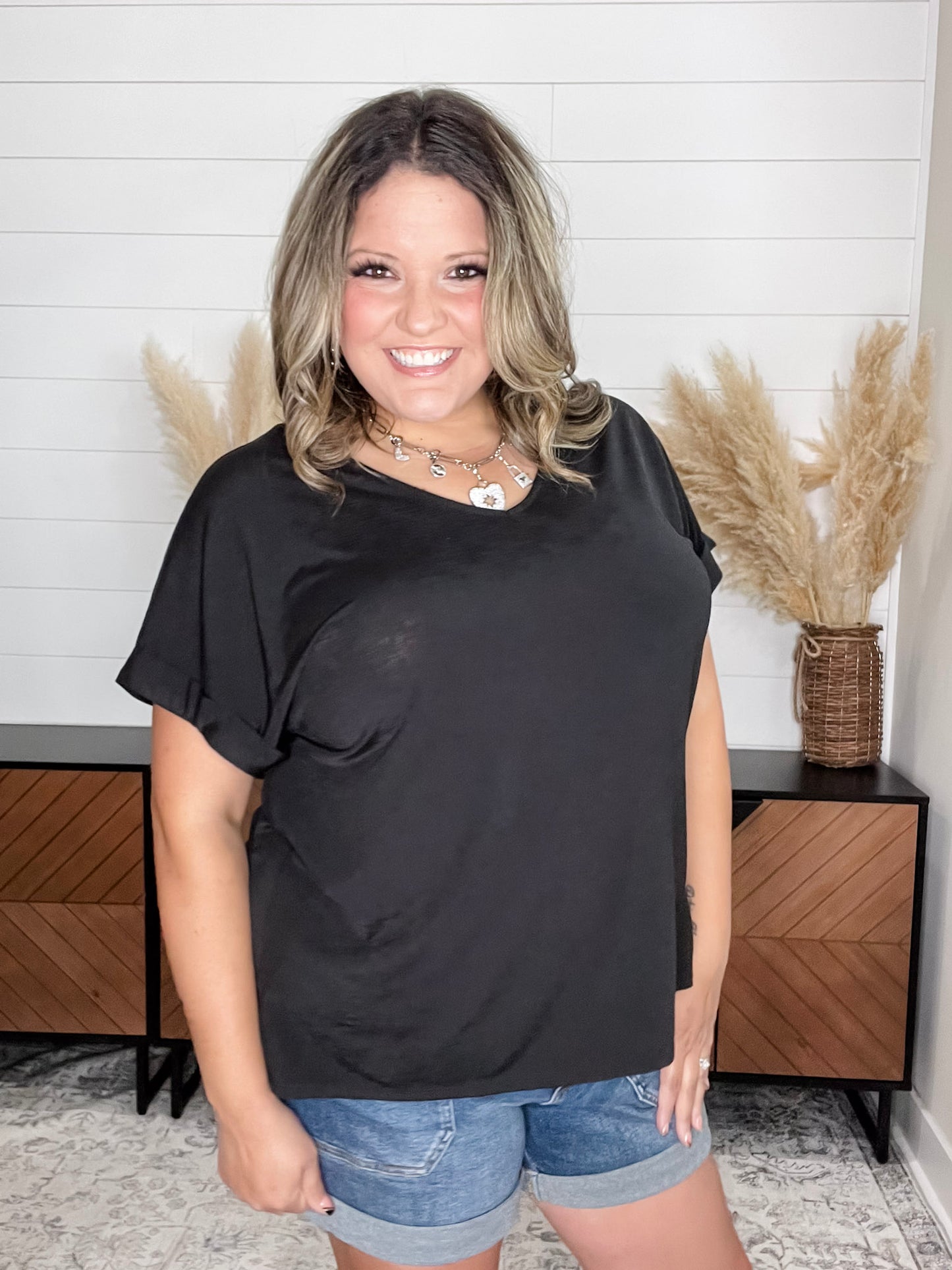 "Boise" U Neck Cuffed Short Sleeve (Black)
