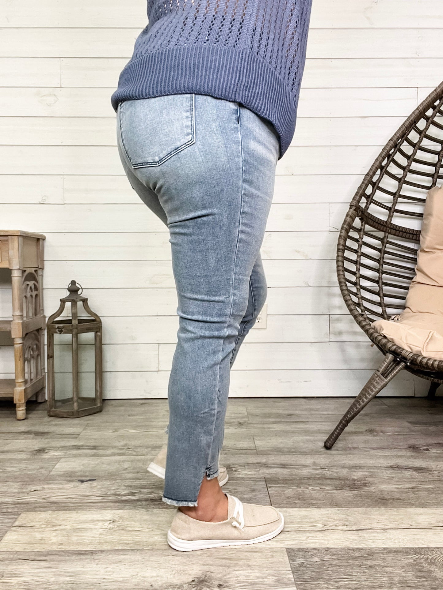 Judy Blue "BBL" Relaxed Leg Cool Jeans