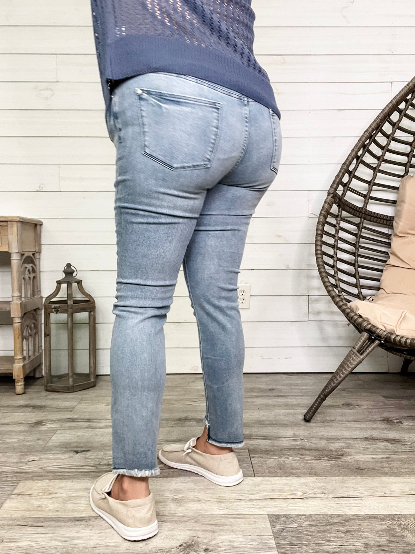 Judy Blue "BBL" Relaxed Leg Cool Jeans