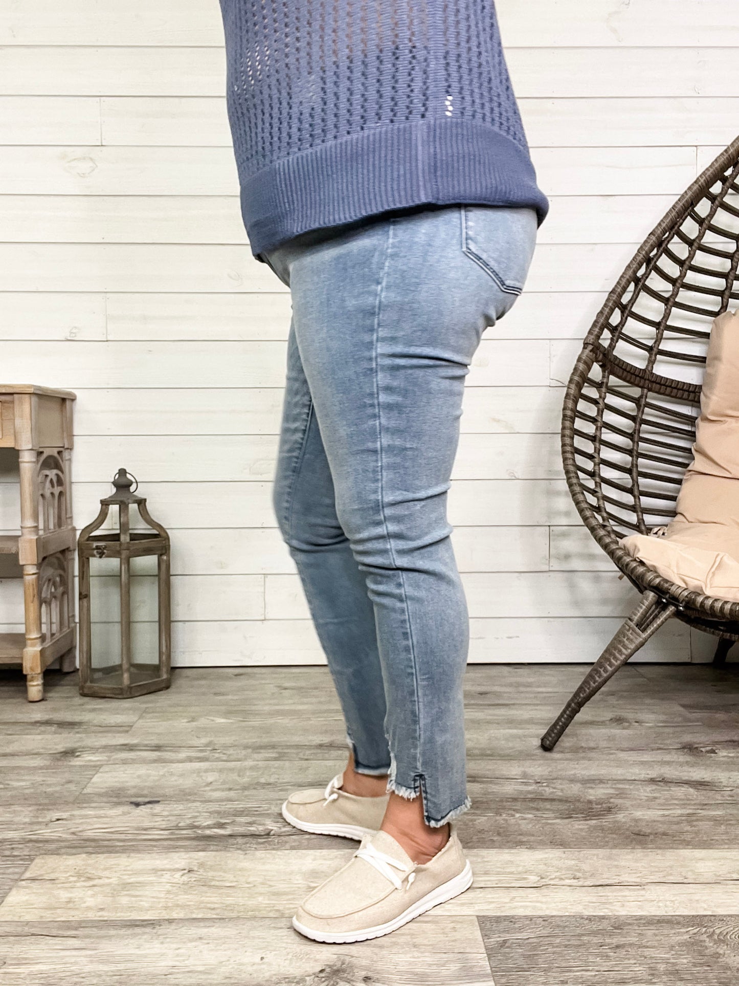 Judy Blue "BBL" Relaxed Leg Cool Jeans