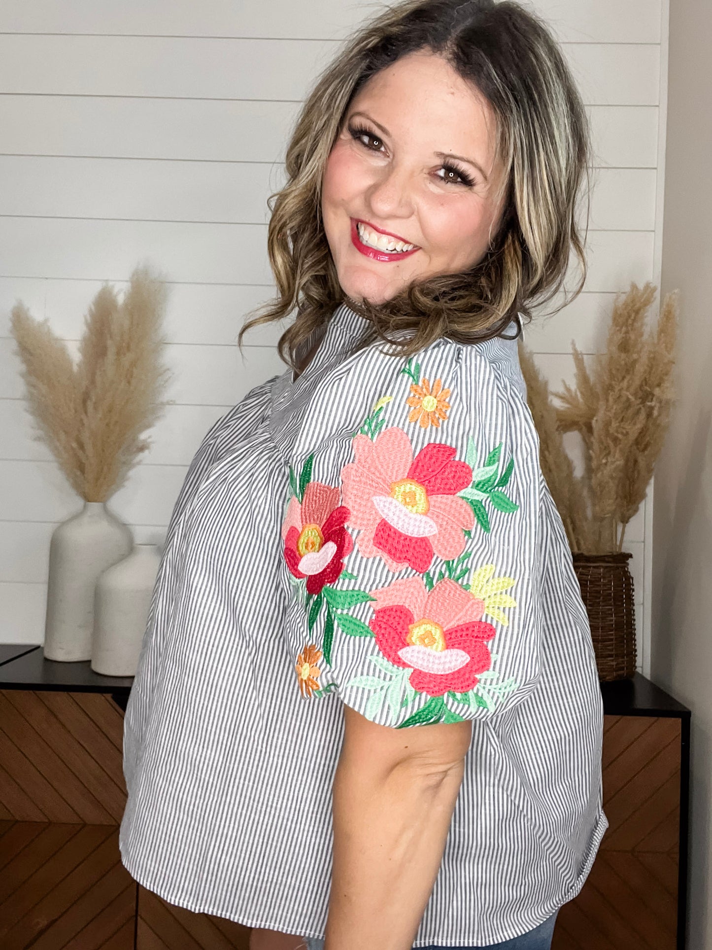 "Merritt" Embroidered Bubble Sleeve Split Neck