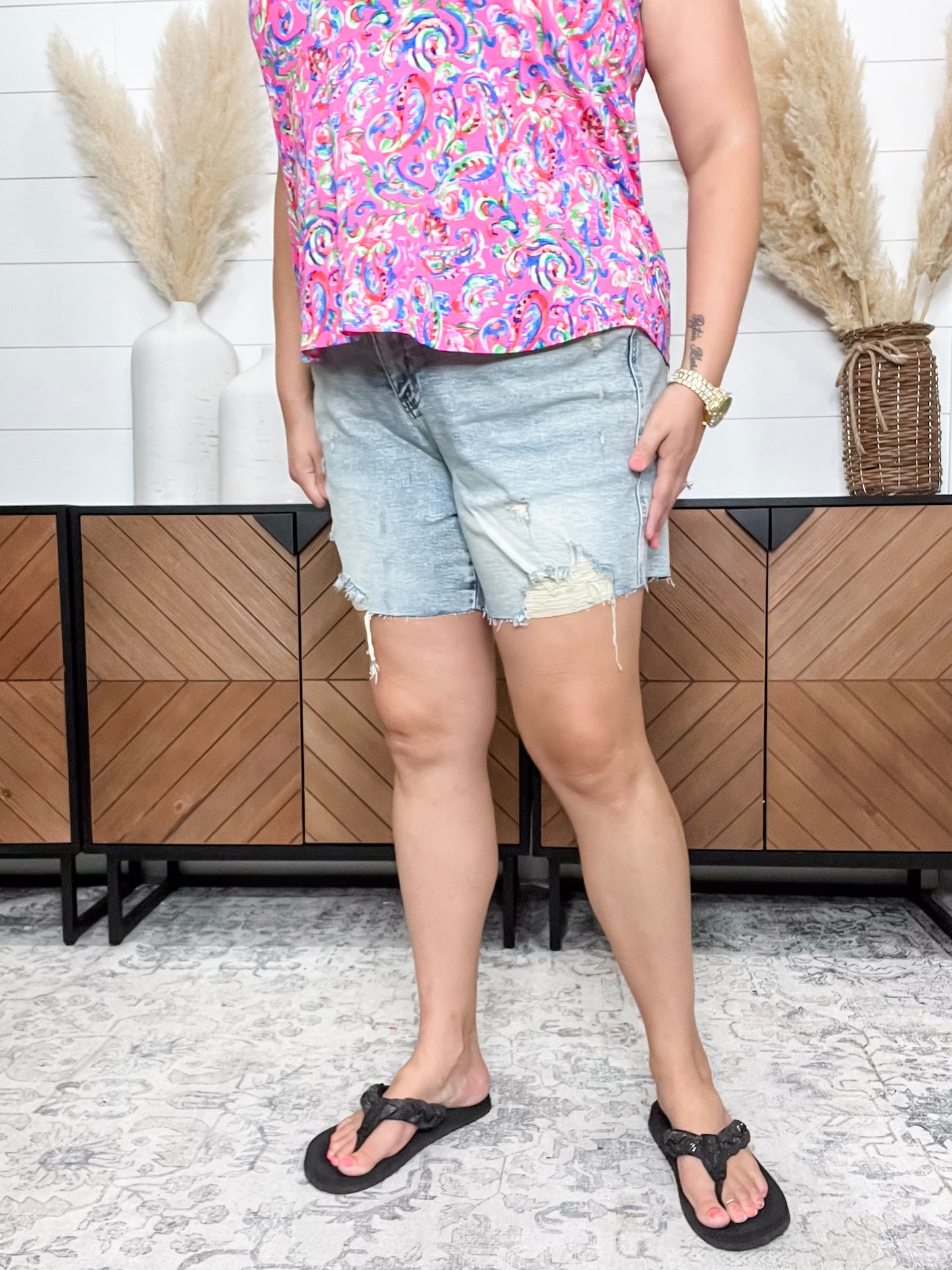 Judy Blue "Boy Crazy" Mineral Wash Boyfriend Short