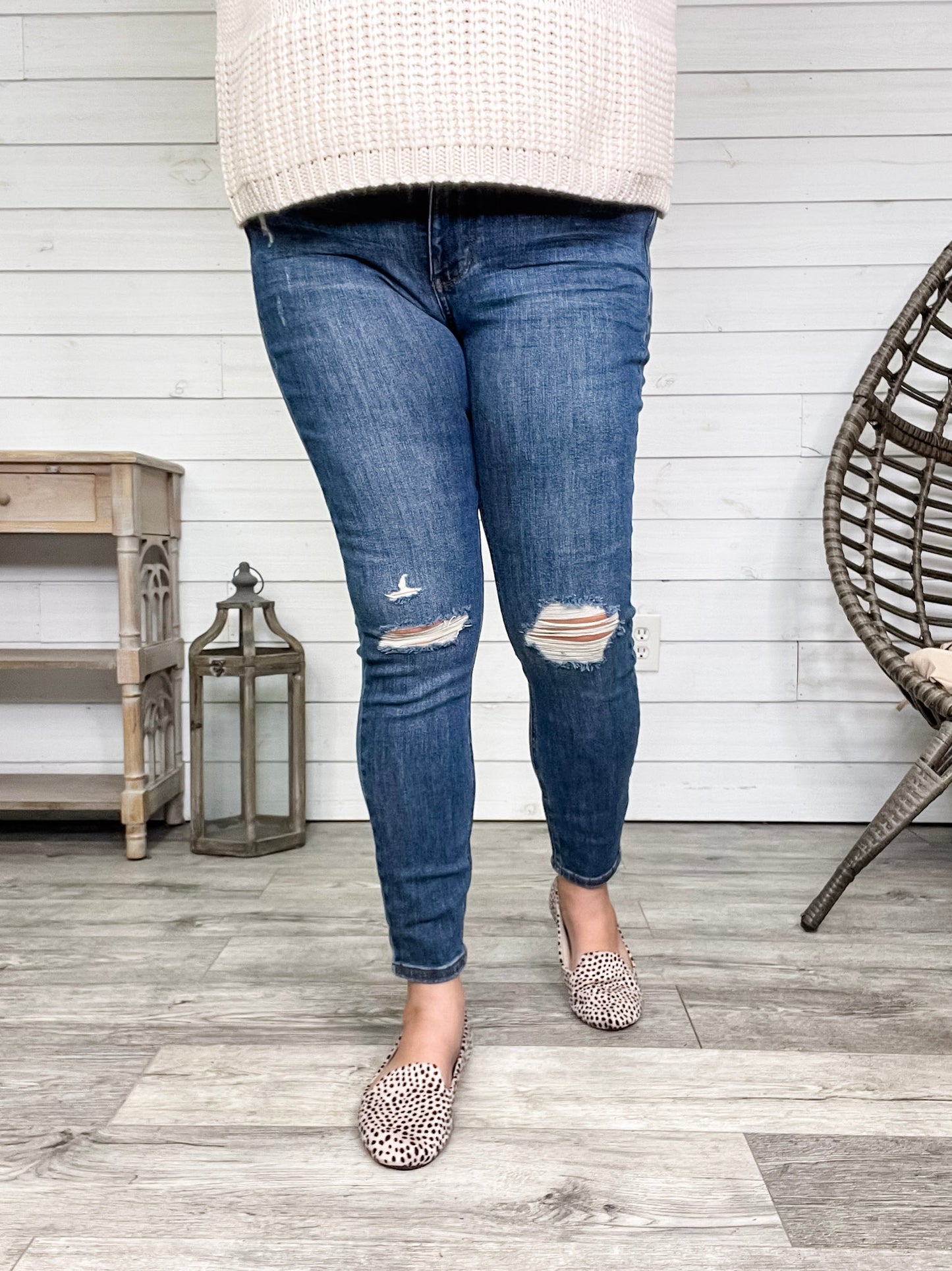 Judy Blue "Middle Man" Mid Rise Tummy Control Jeans