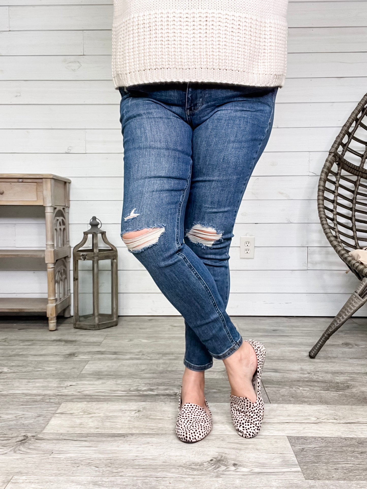 Judy Blue "Middle Man" Mid Rise Tummy Control Jeans