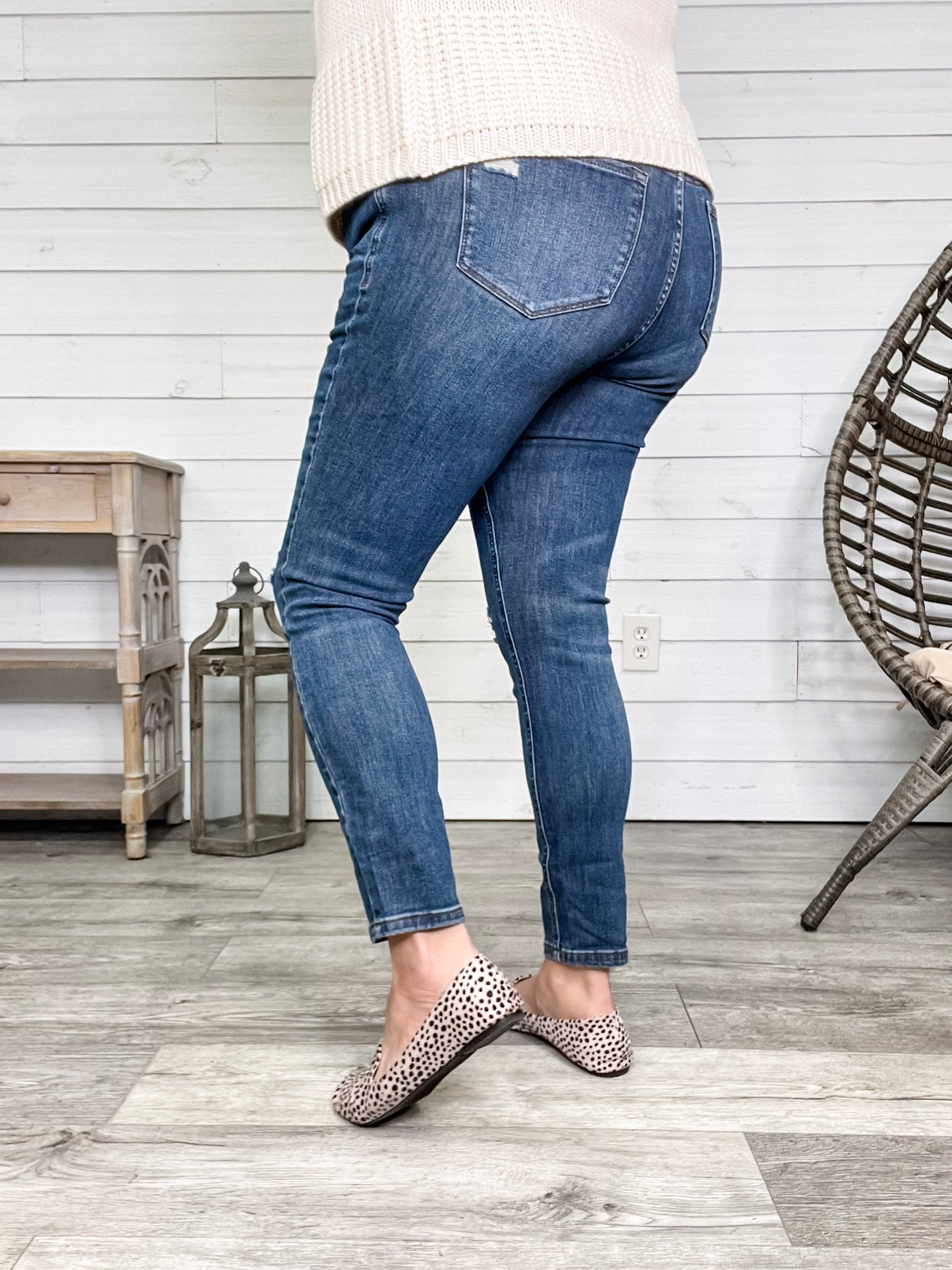 Judy Blue "Middle Man" Mid Rise Tummy Control Jeans