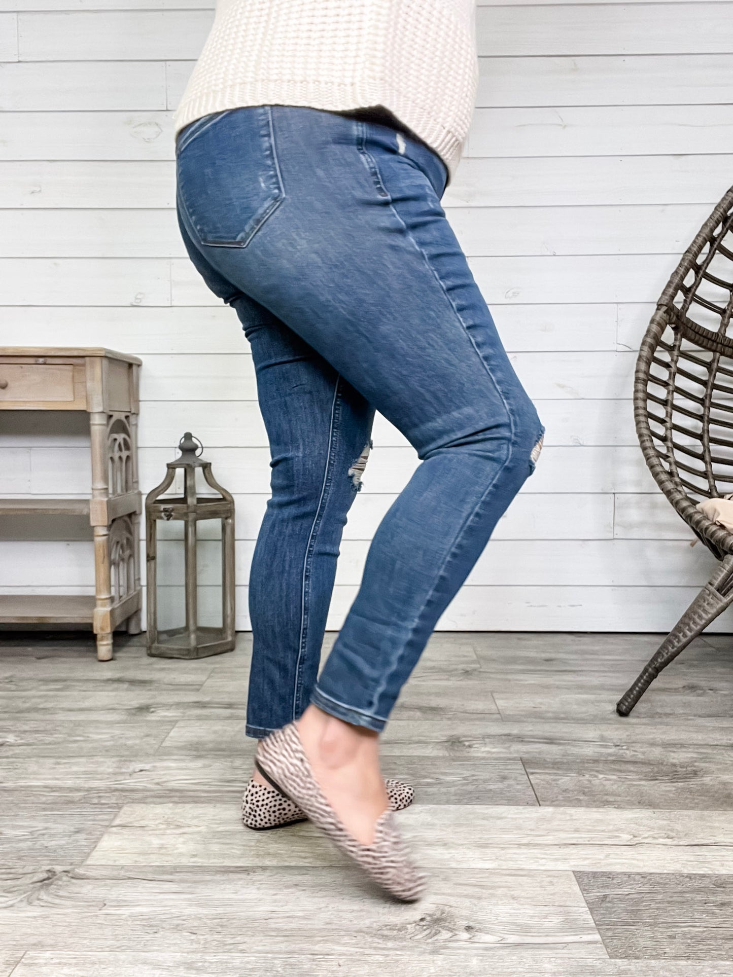 Judy Blue "Middle Man" Mid Rise Tummy Control Jeans