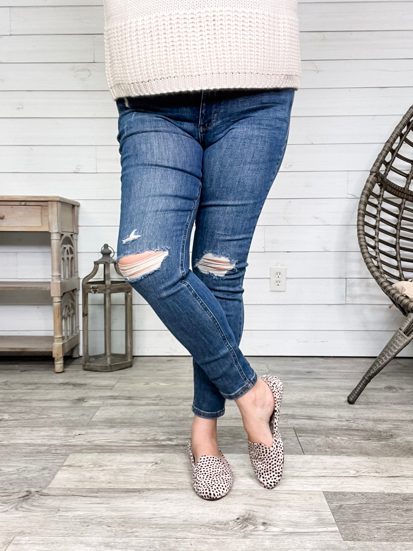 Judy Blue "Middle Man" Mid Rise Tummy Control Jeans