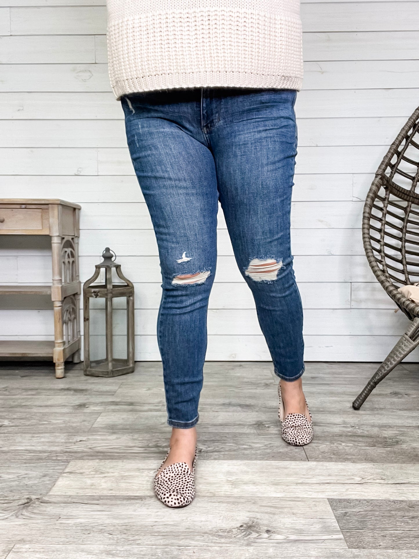 Judy Blue "Middle Man" Mid Rise Tummy Control Jeans