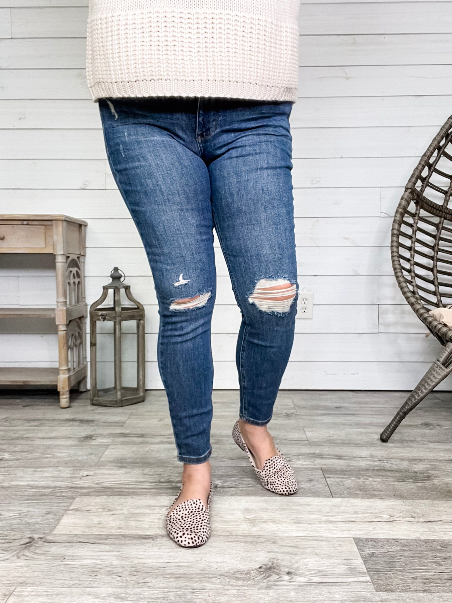 Judy Blue "Middle Man" Mid Rise Tummy Control Jeans