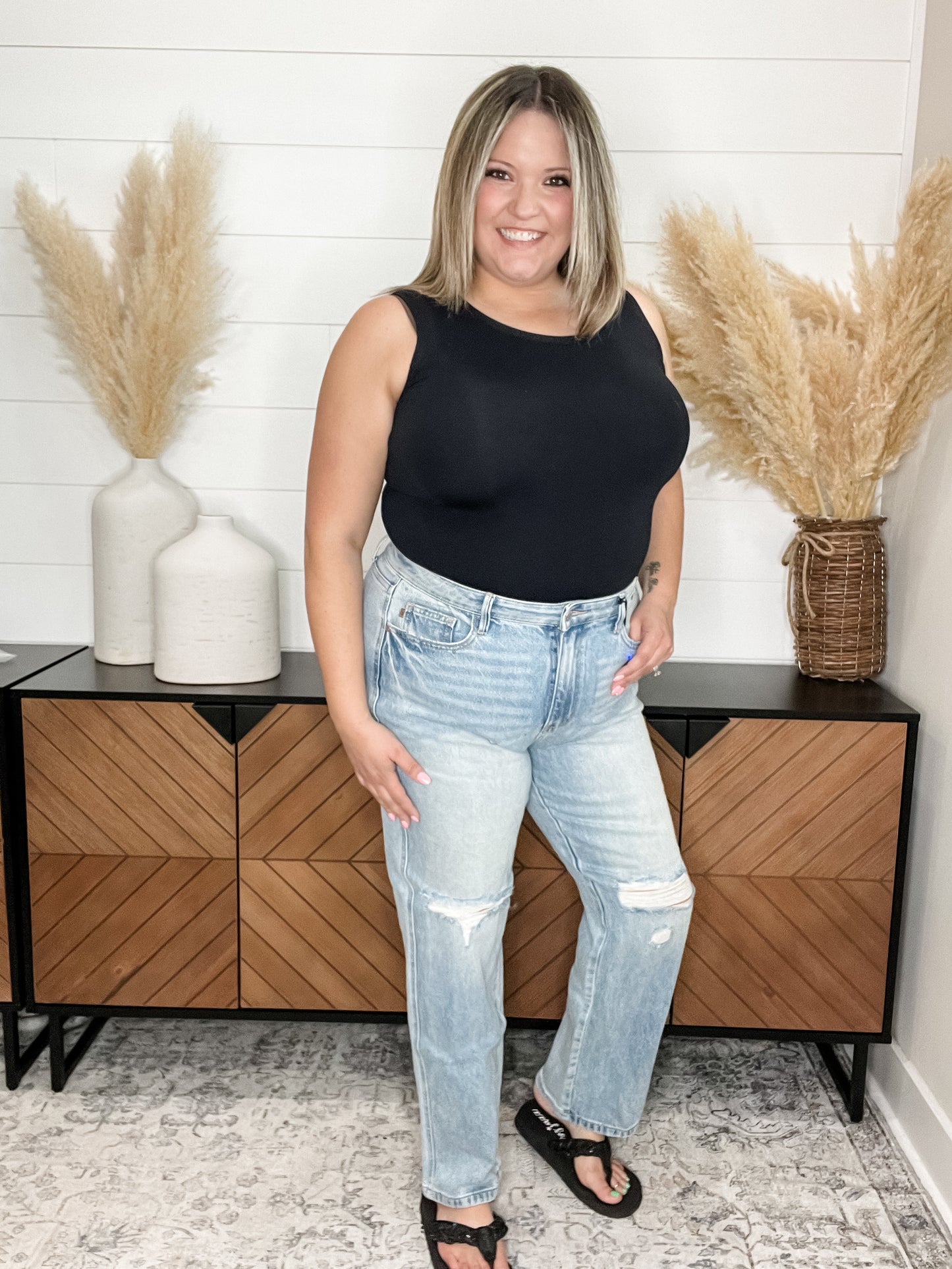 Judy Blue "Mountain Side" Rigid Magic Distressed Straight Leg Jeans