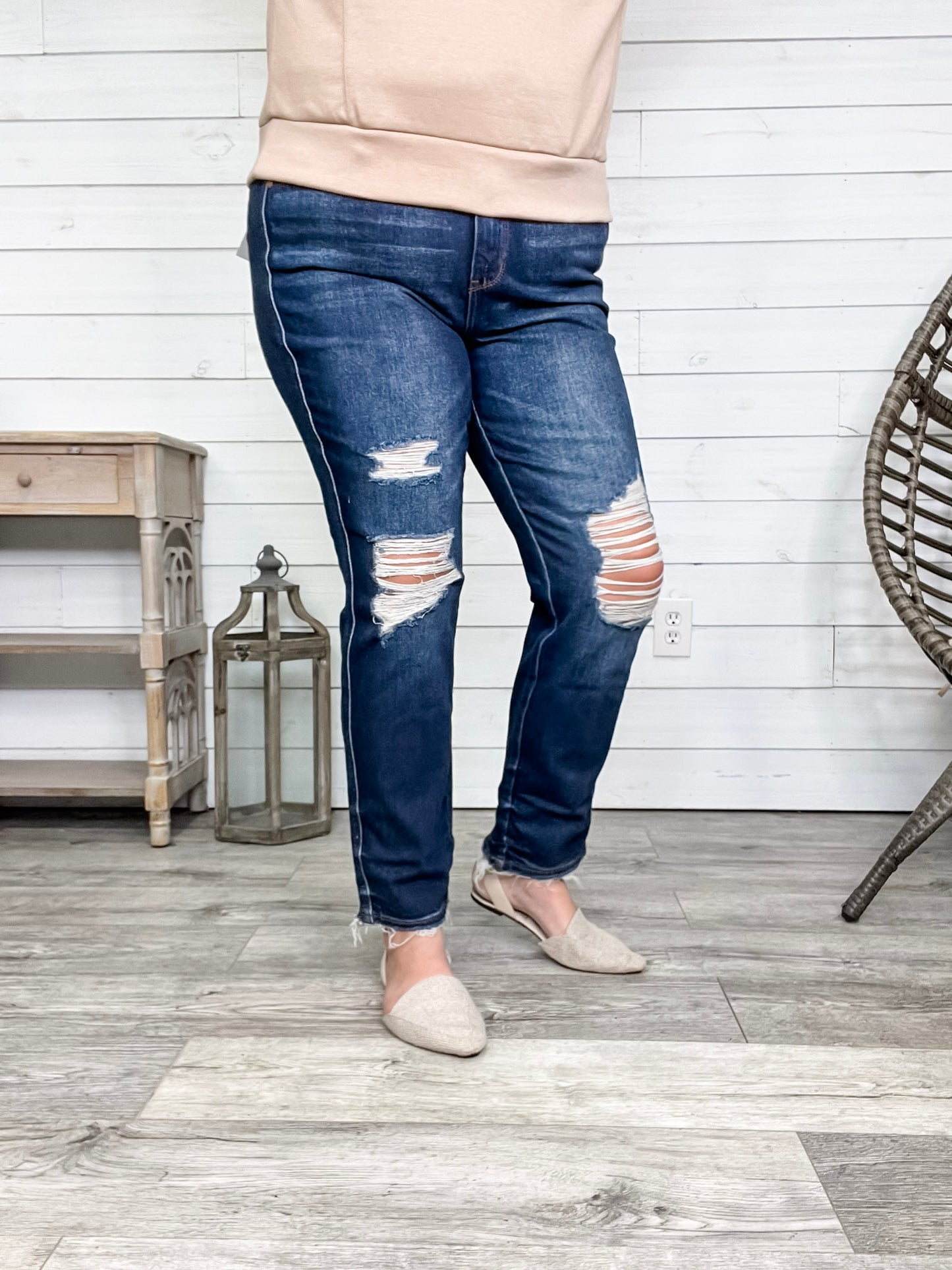 Judy Blue “Superb” Rigid Magic Straight Leg Jeans