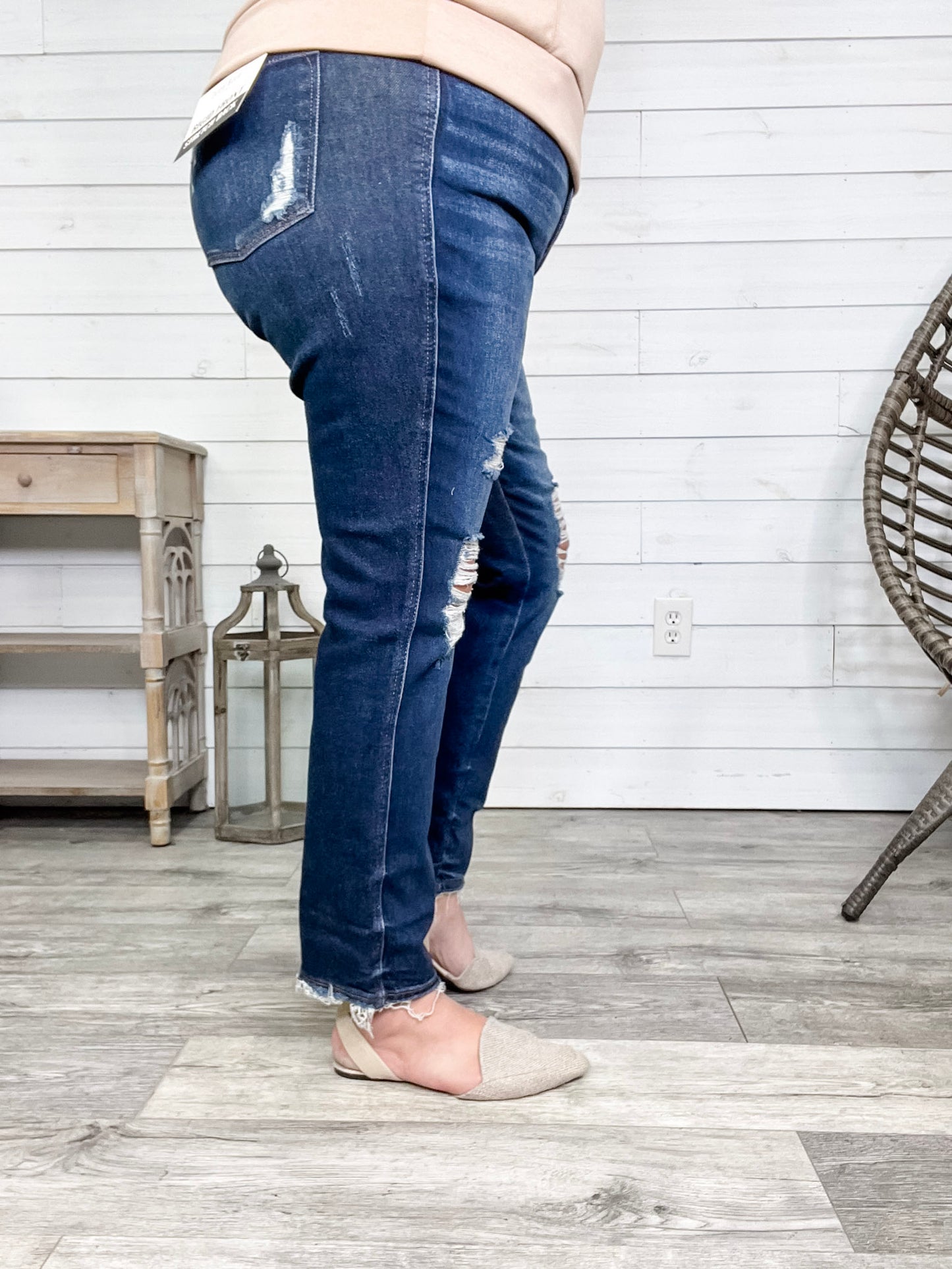 Judy Blue “Superb” Rigid Magic Straight Leg Jeans