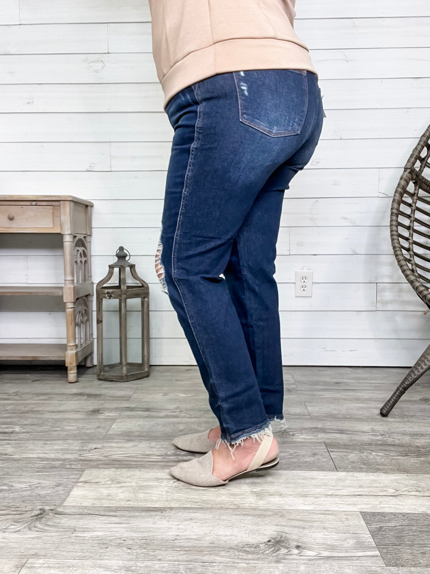Judy Blue “Superb” Rigid Magic Straight Leg Jeans