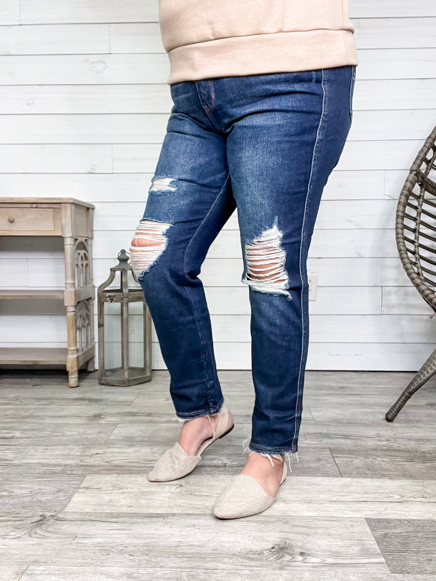 Judy Blue “Superb” Rigid Magic Straight Leg Jeans