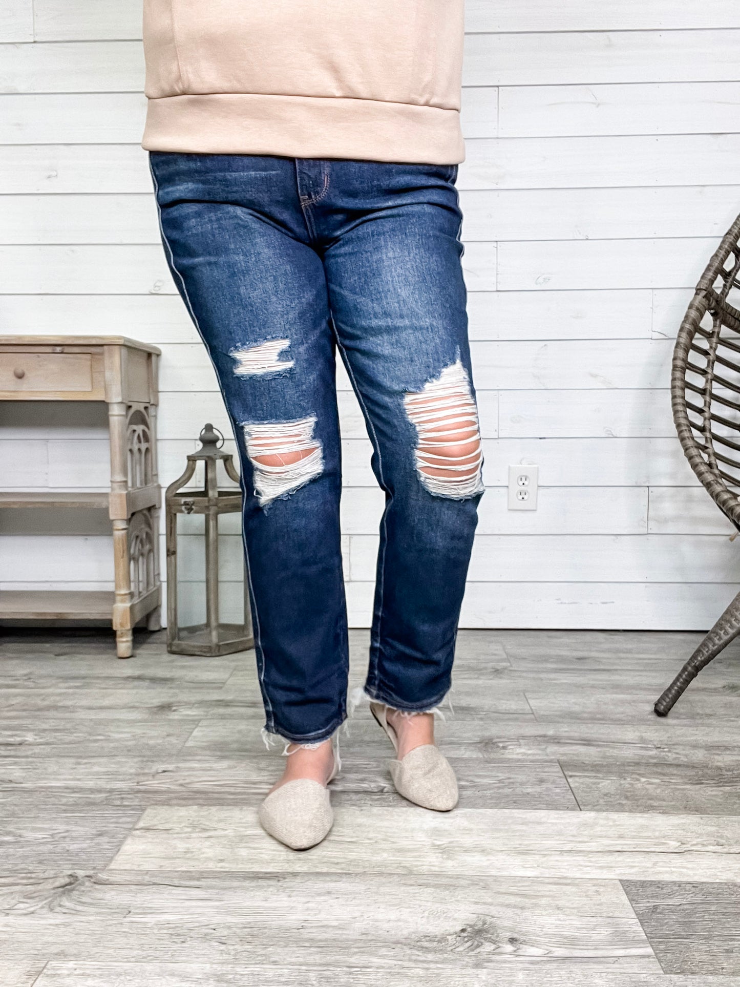 Judy Blue “Superb” Rigid Magic Straight Leg Jeans