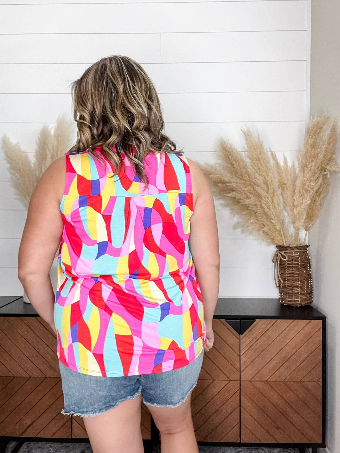 "Apollo" Sleeveless Split Neck