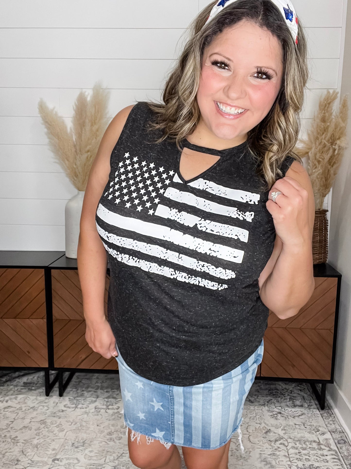 Keyhole Design Flag Tank Top