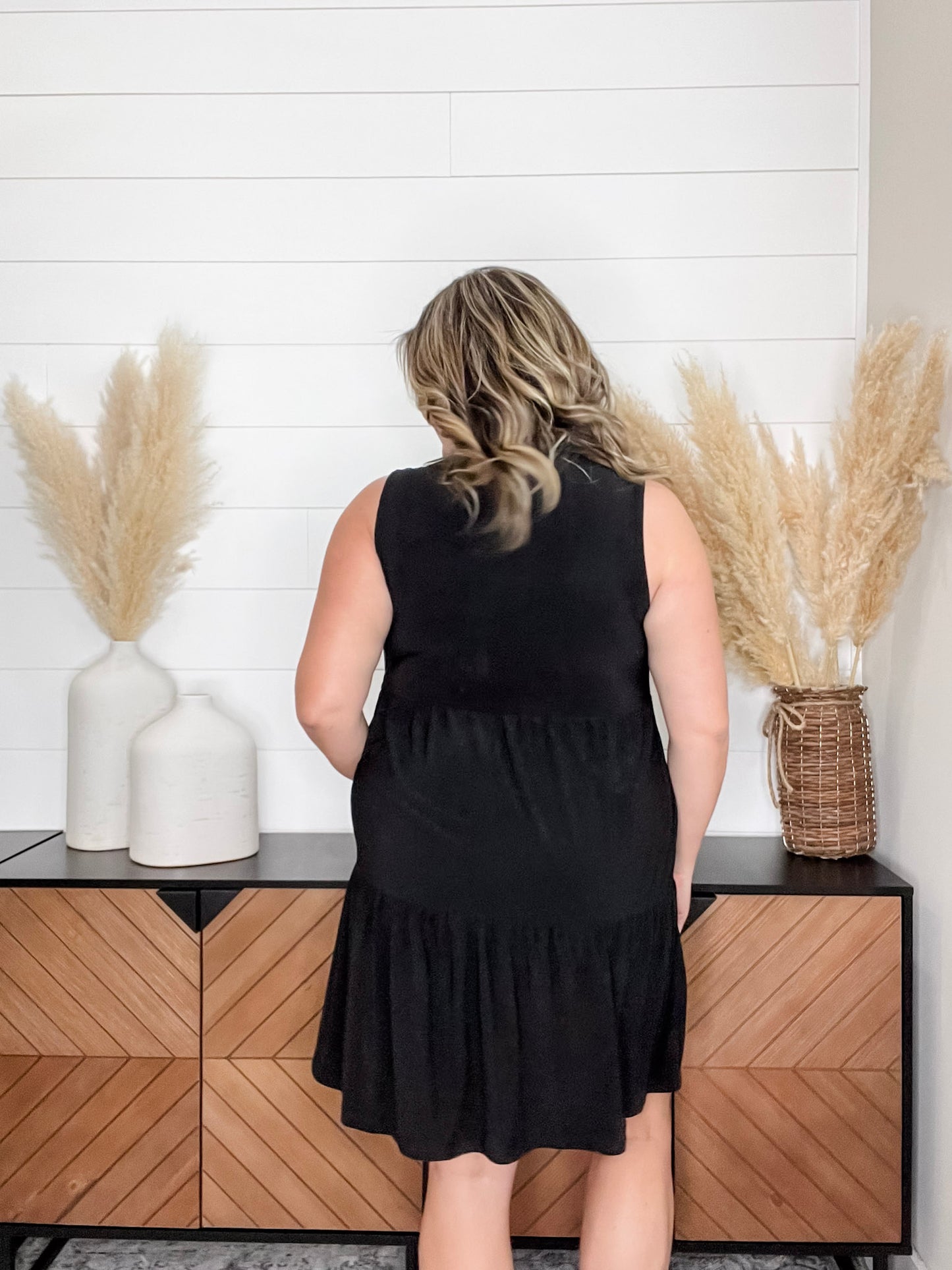 "Amos" Sleeveless Split Neck Tiered Dress (Black)