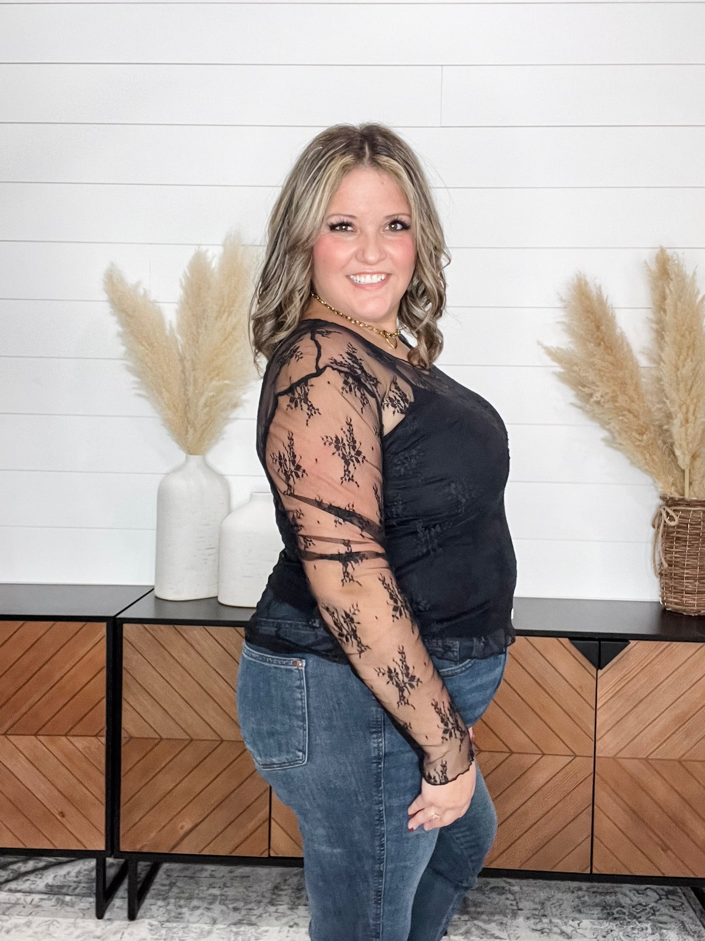 "Quarter" Long Sleeve Lace Top (Black)