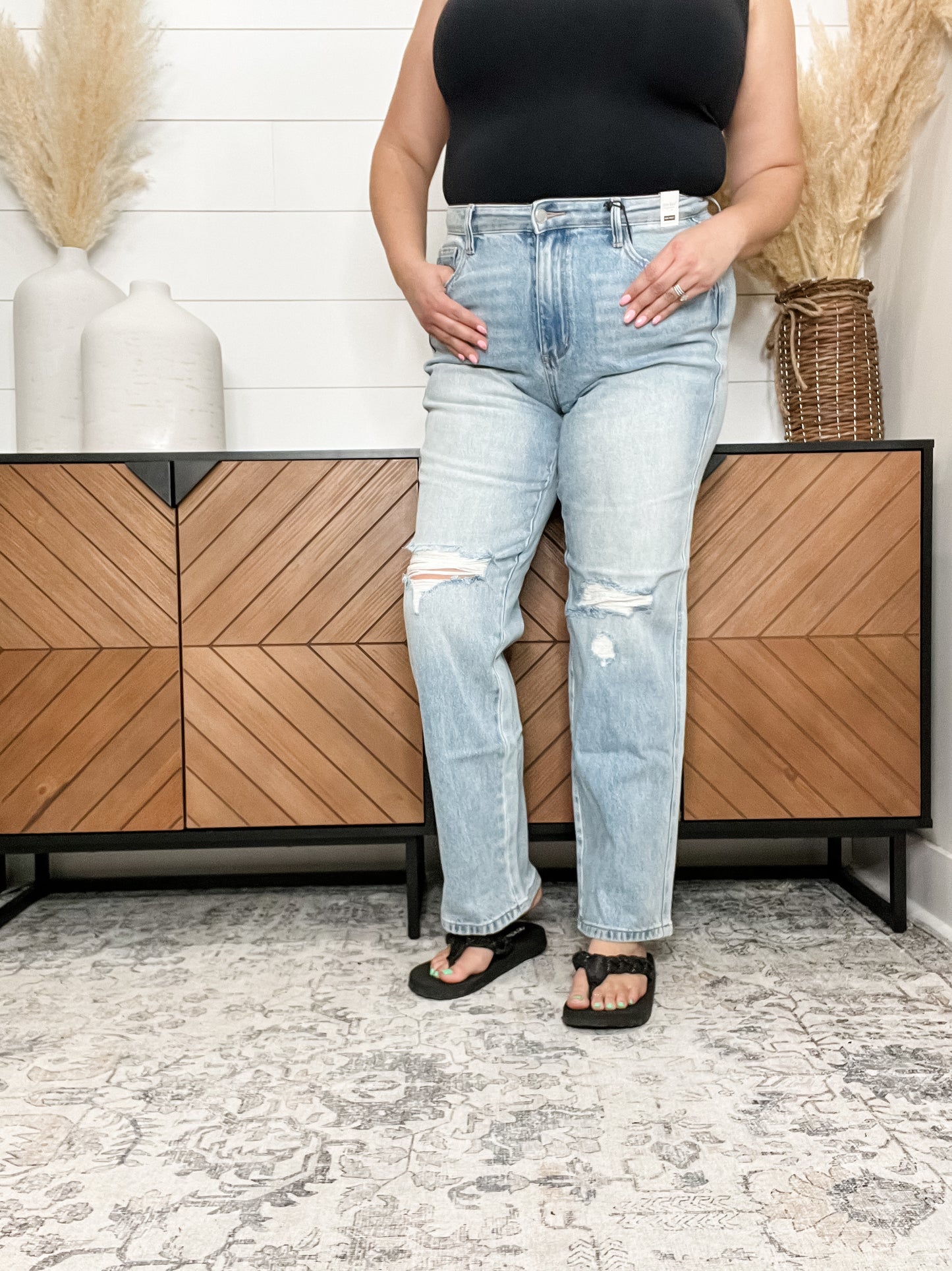 Judy Blue "Mountain Side" Rigid Magic Distressed Straight Leg Jeans