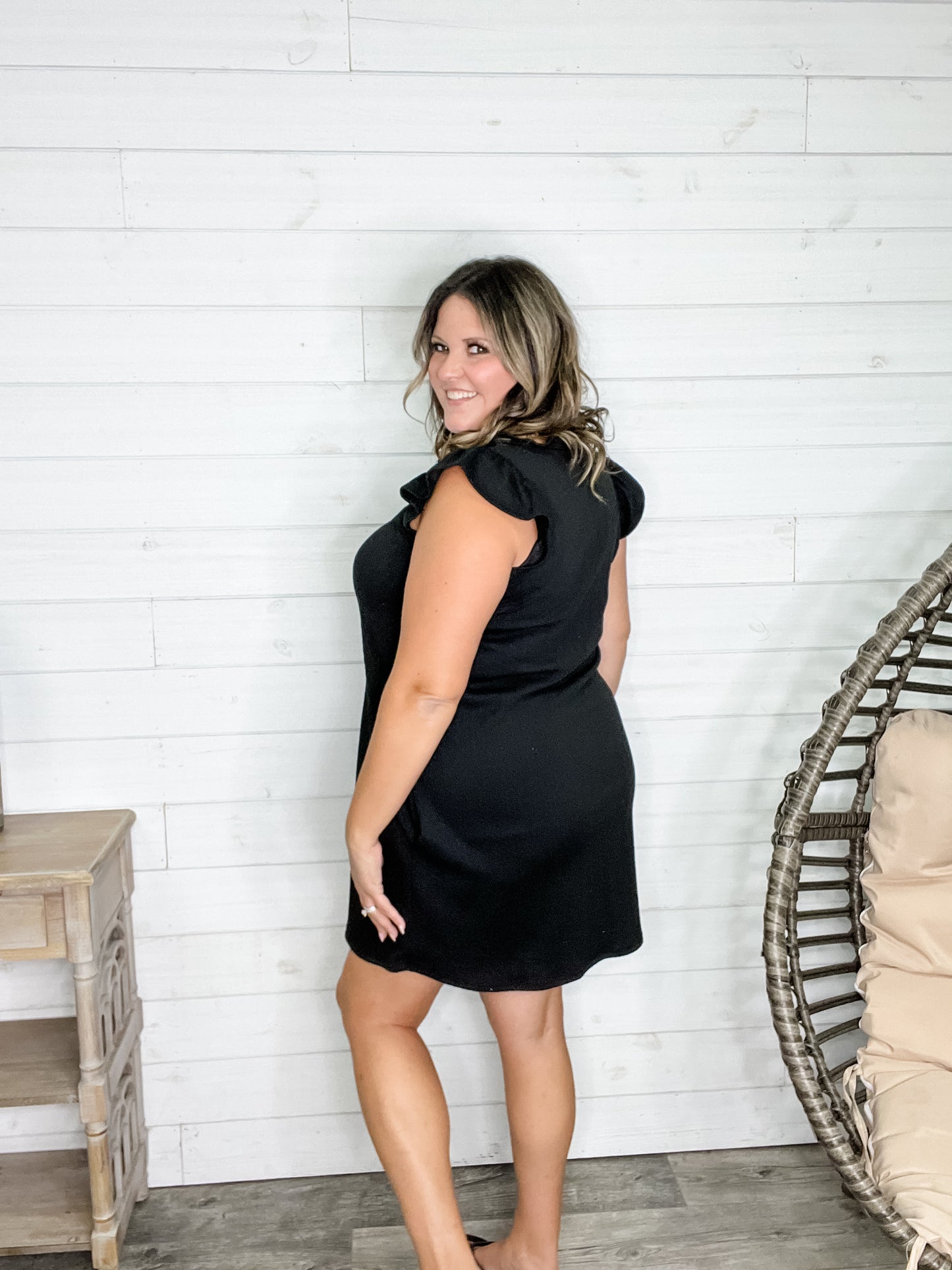 "Rush In" Ruffle Cap and V Neck Midi Dress with Pockets (Black)