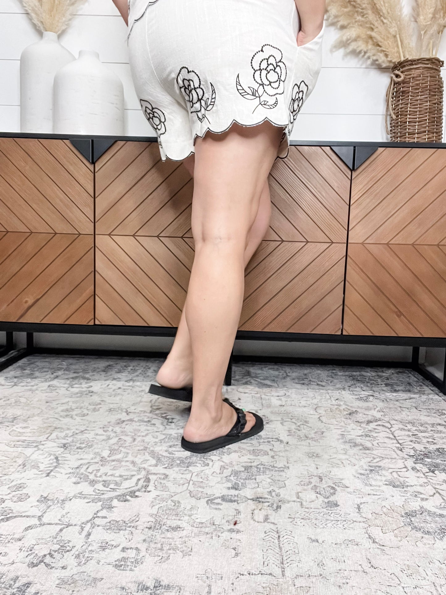 "Meaningful" Floral Embroidered Scallop Edge Elastic Waist Shorts