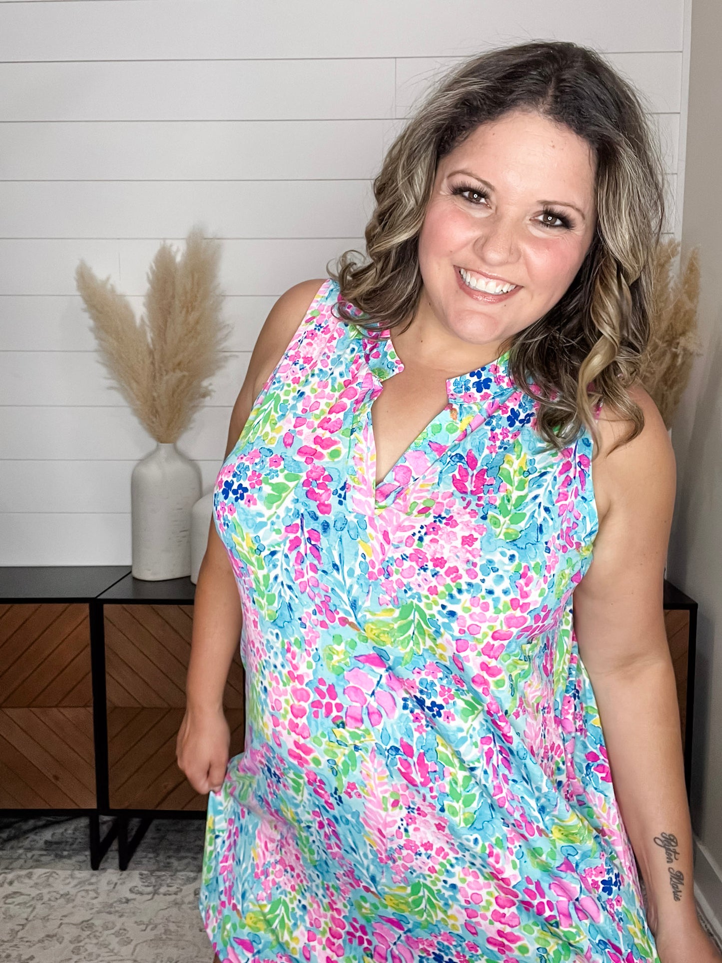 "Sheffield" Sleeveless Split Neck Dress with Pockets
