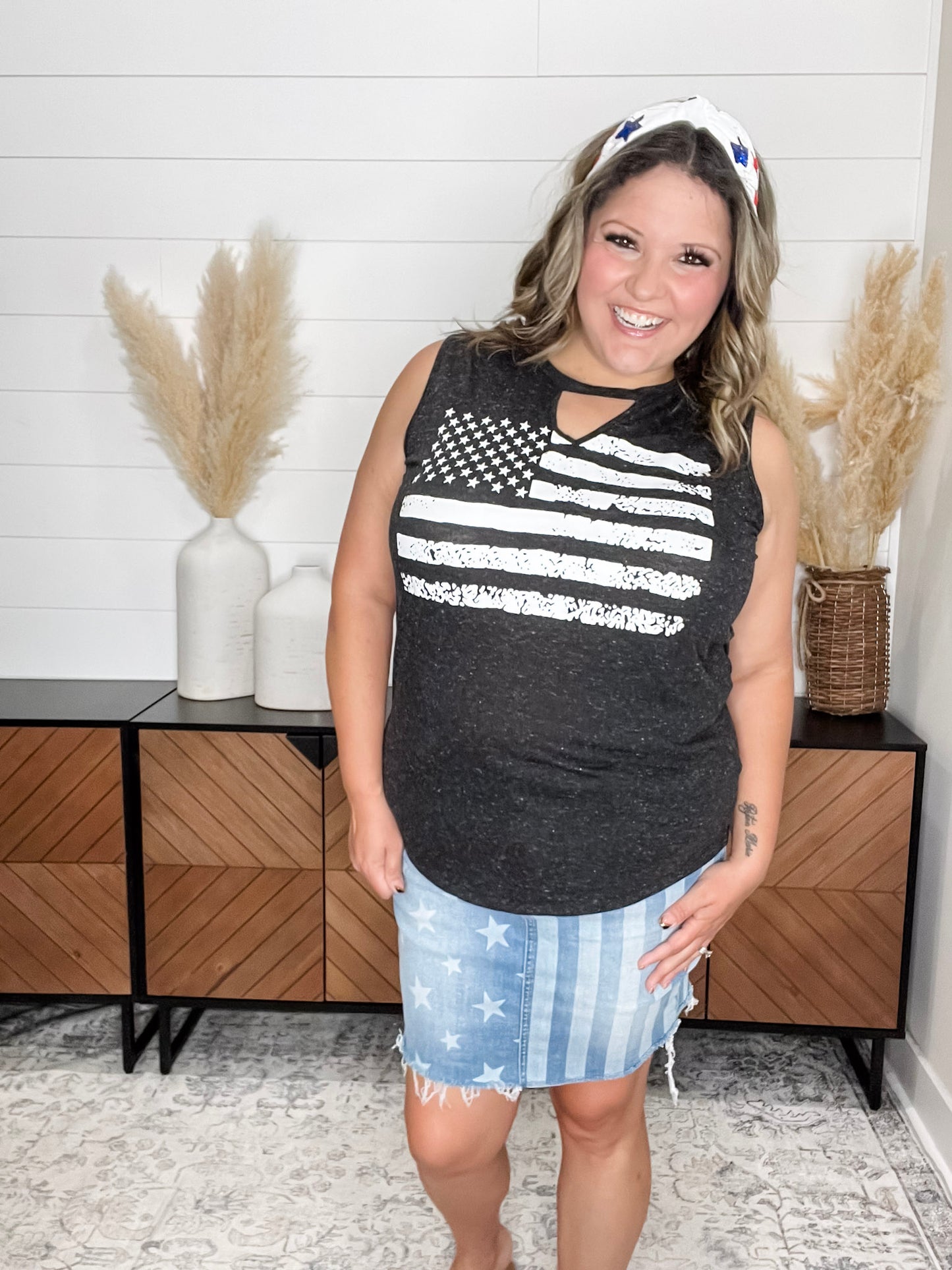 Keyhole Design Flag Tank Top