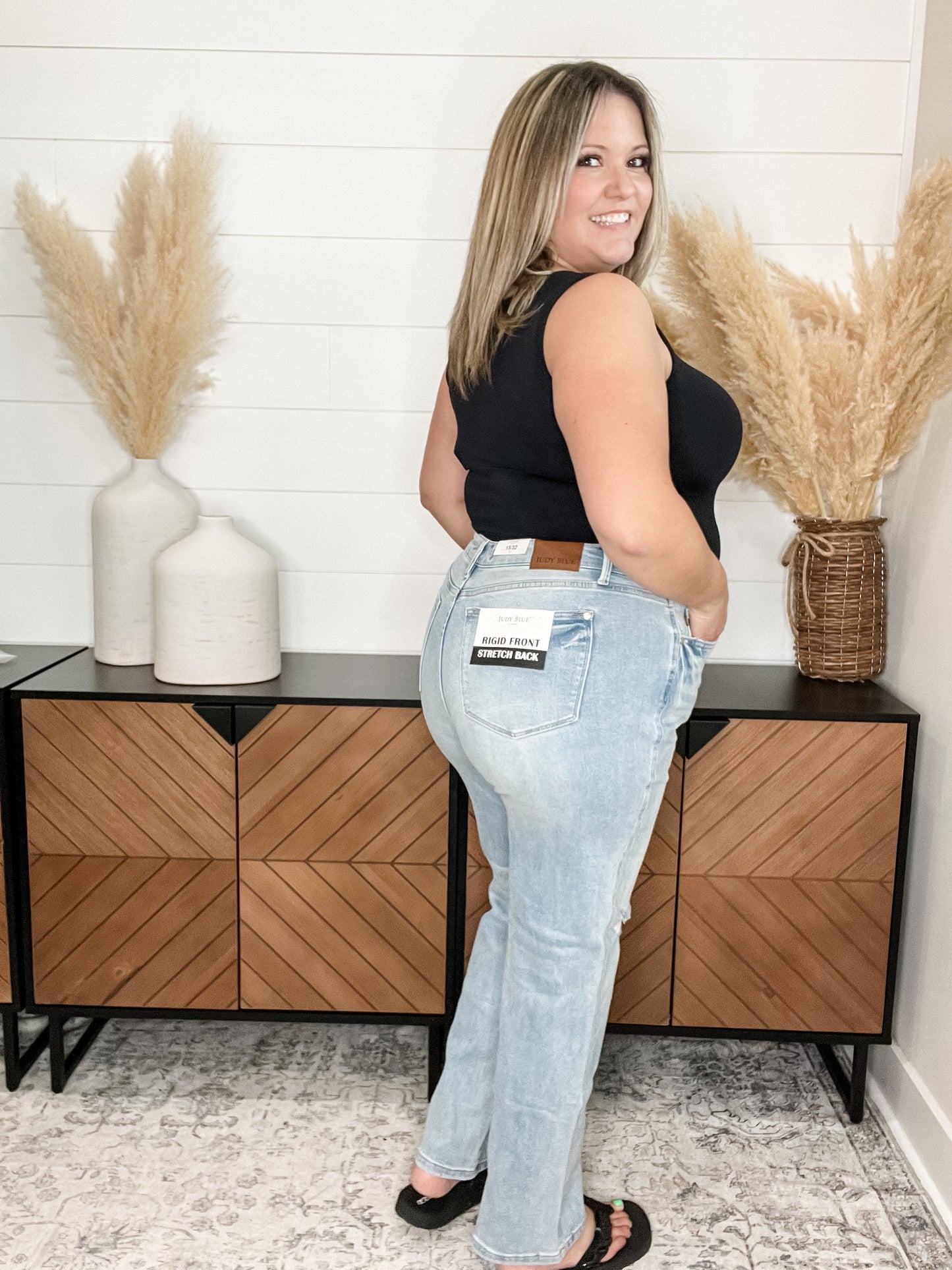 Judy Blue "Mountain Side" Rigid Magic Distressed Straight Leg Jeans