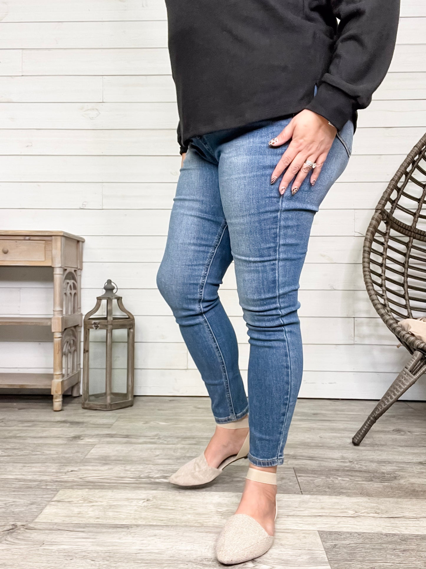 Judy Blue "Girls Night Out" Tummy Control Skinny Jeans