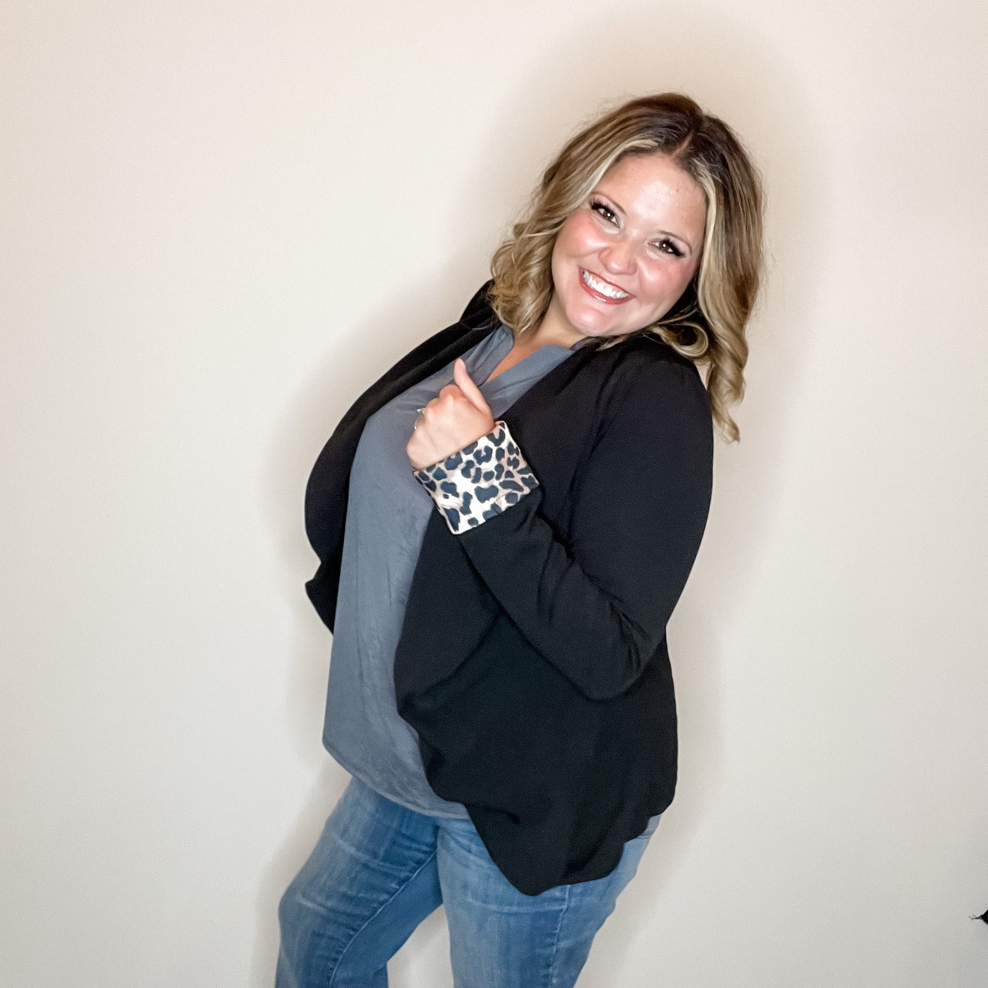 "9 to 5" Animal Cuff Blazer (Black)