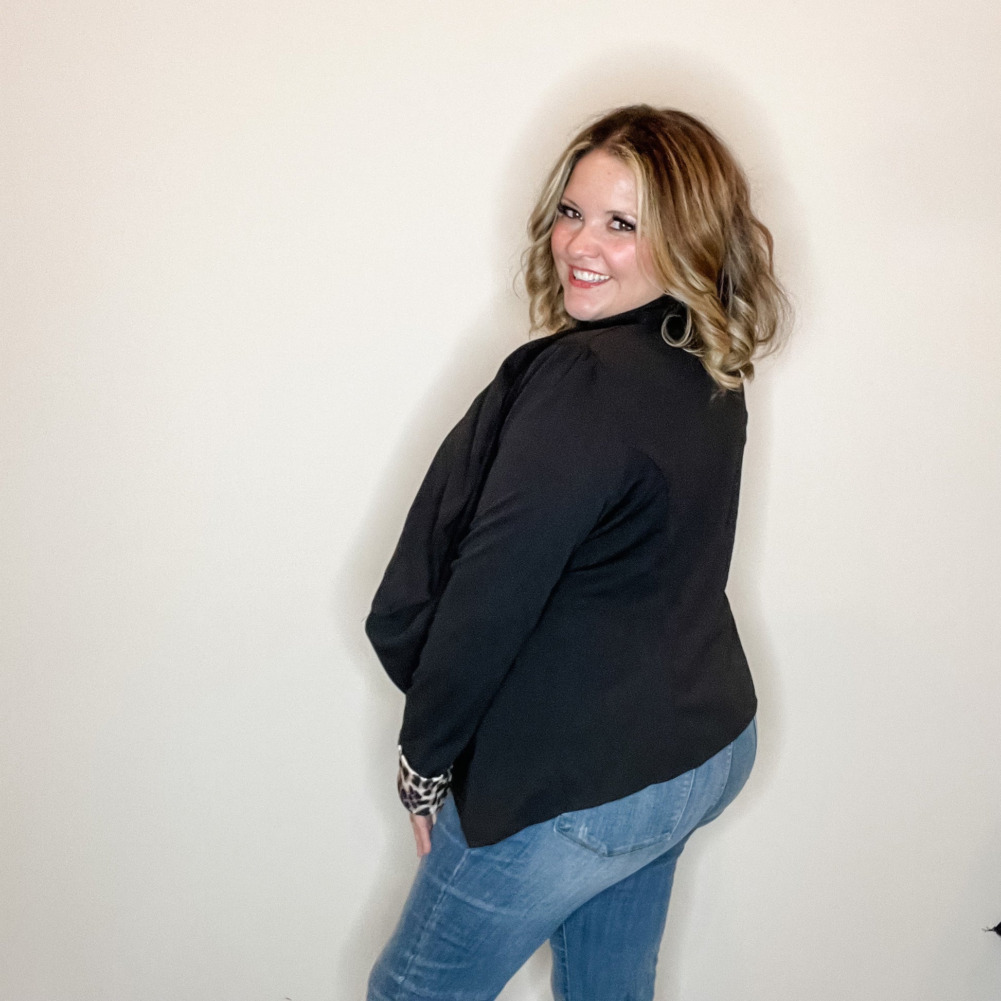 "9 to 5" Animal Cuff Blazer (Black)