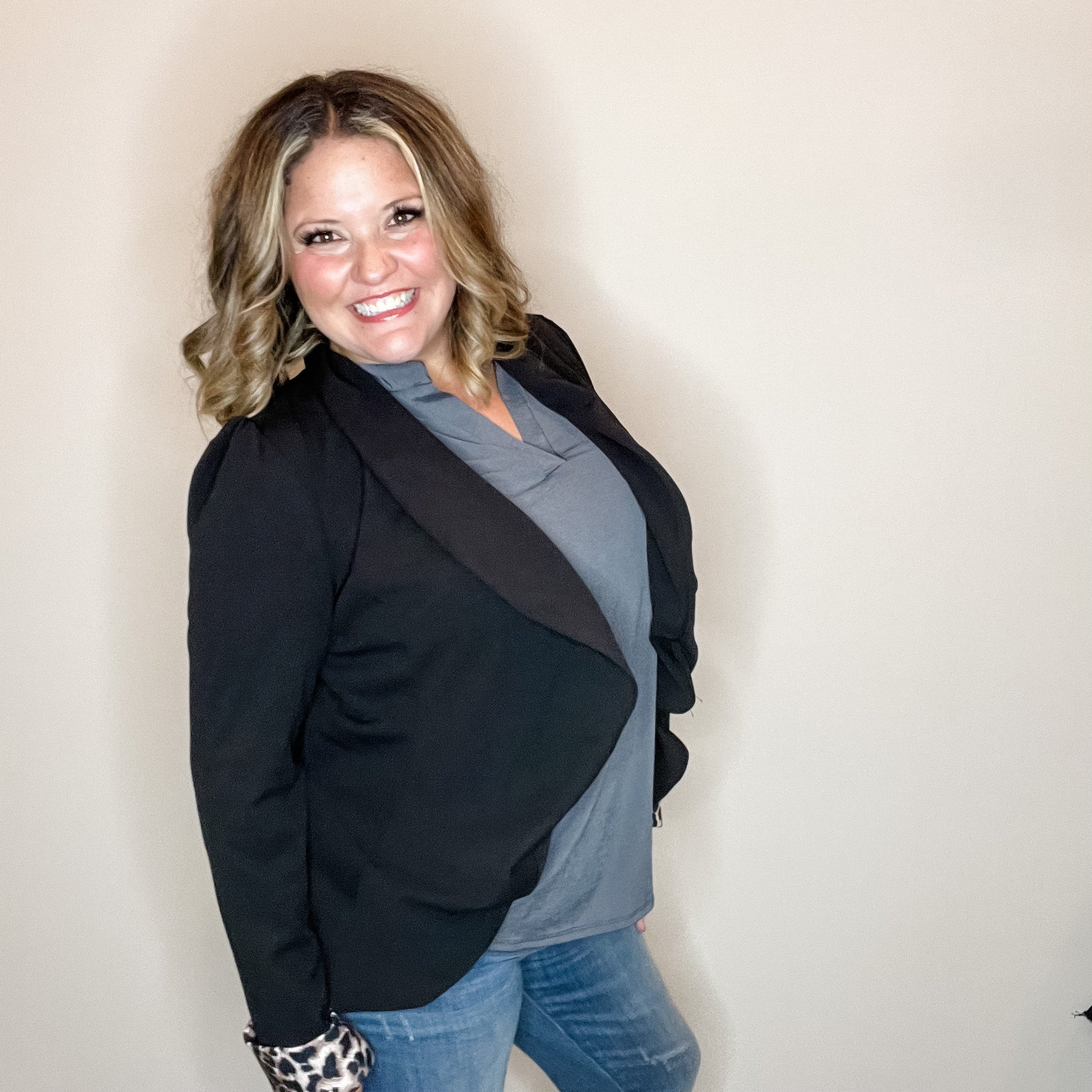 "9 to 5" Animal Cuff Blazer (Black)