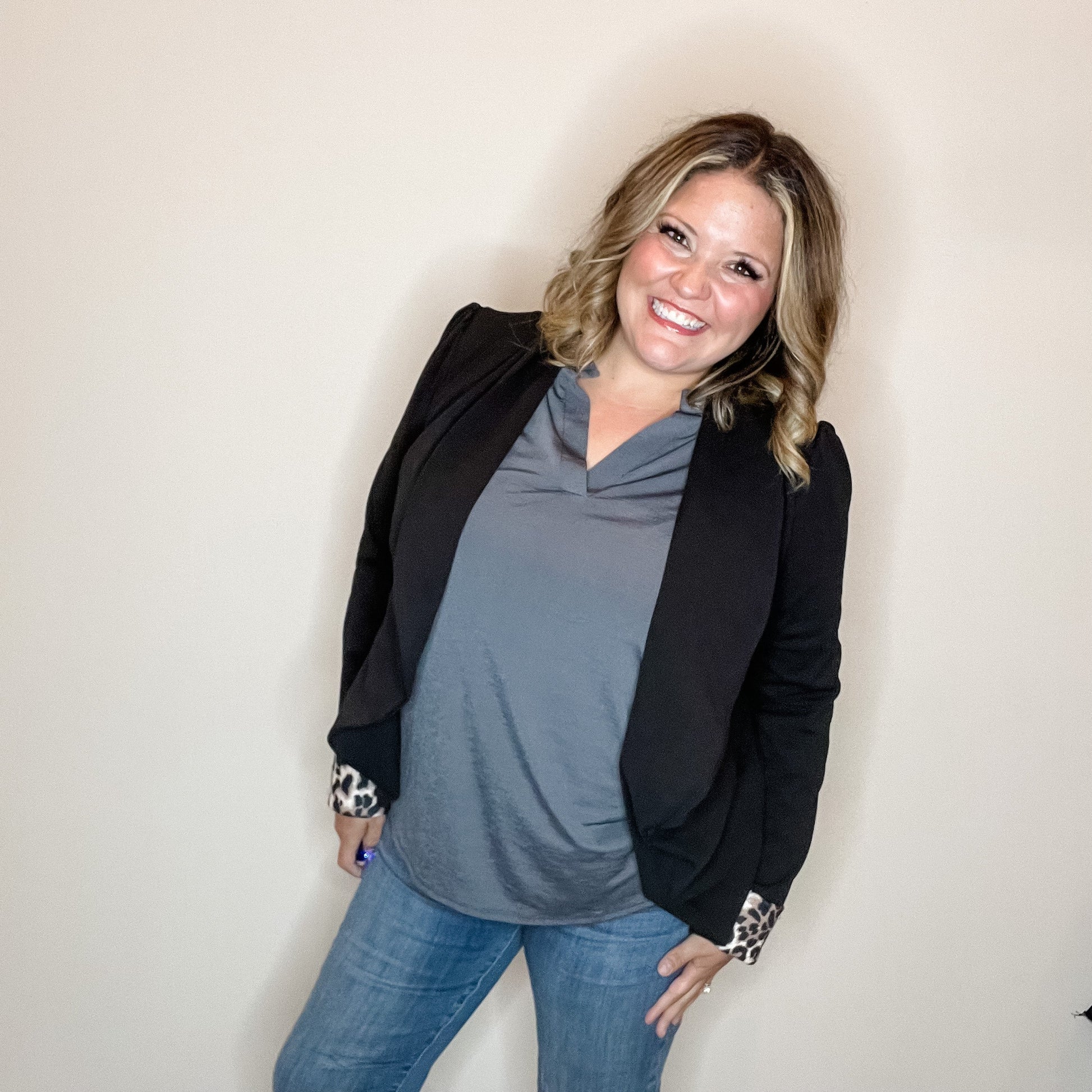 "9 to 5" Animal Cuff Blazer (Black)