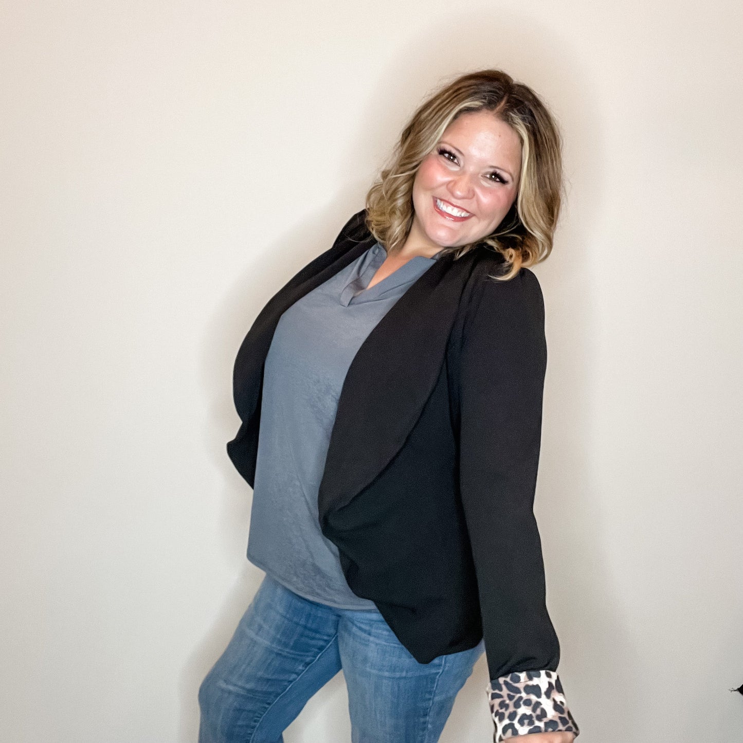 "9 to 5" Animal Cuff Blazer (Black)