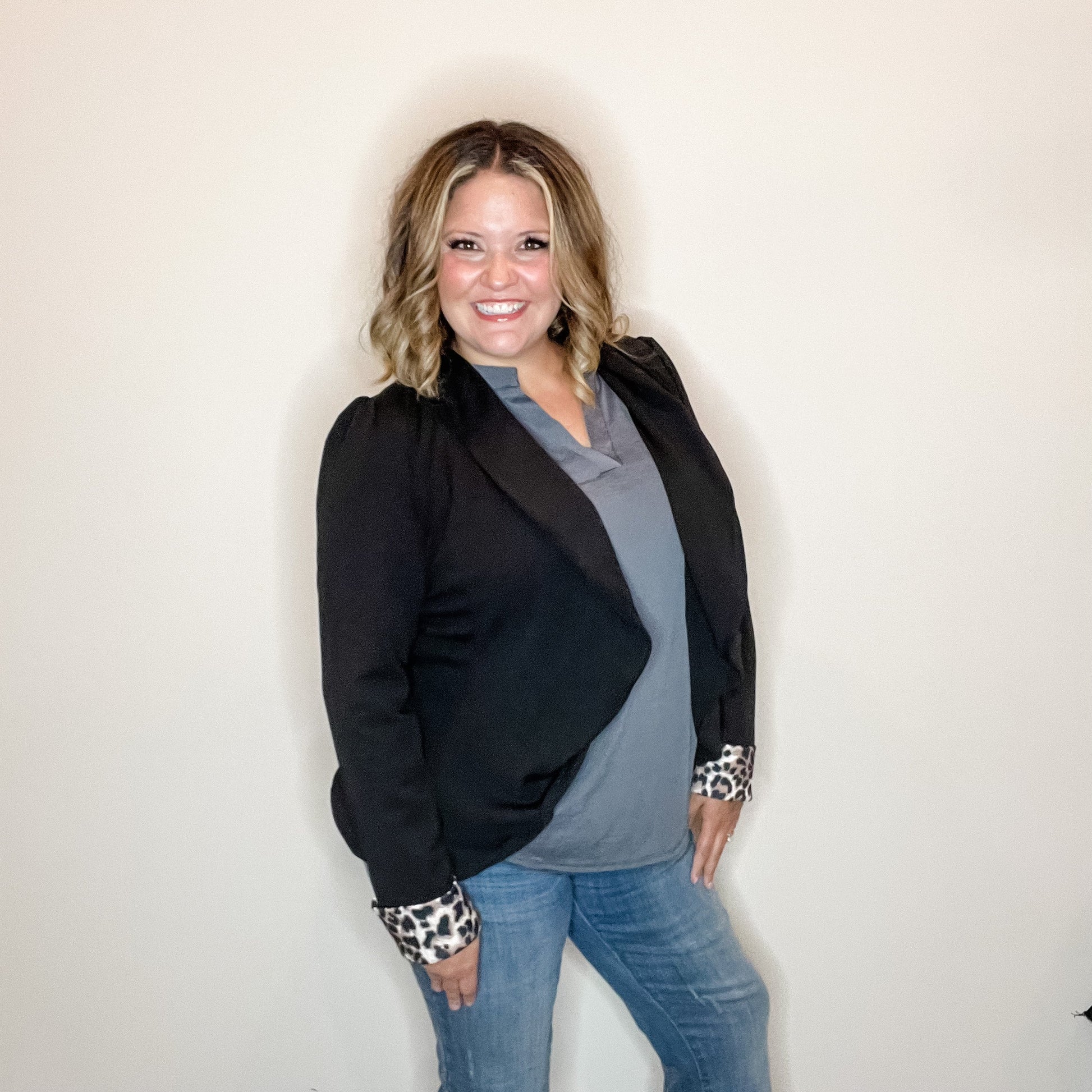 "9 to 5" Animal Cuff Blazer (Black)