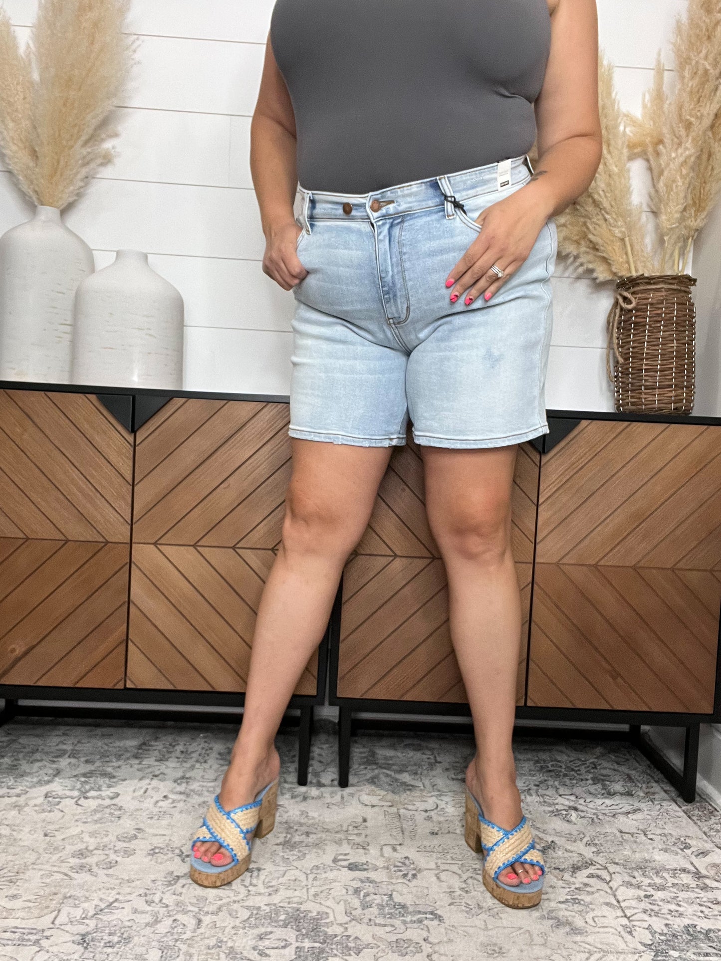 Judy Blue 2 Button Mid Thigh Dad Jean