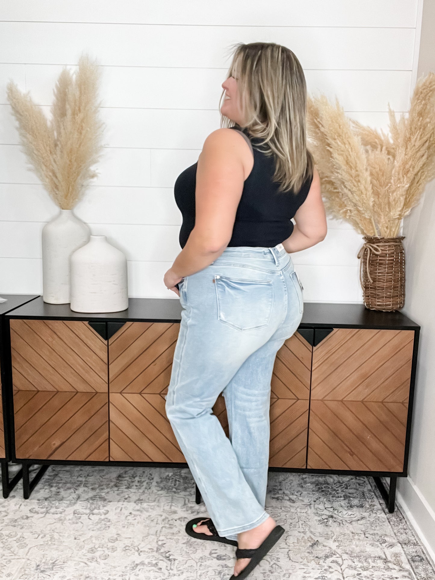 Judy Blue "Mountain Side" Rigid Magic Distressed Straight Leg Jeans