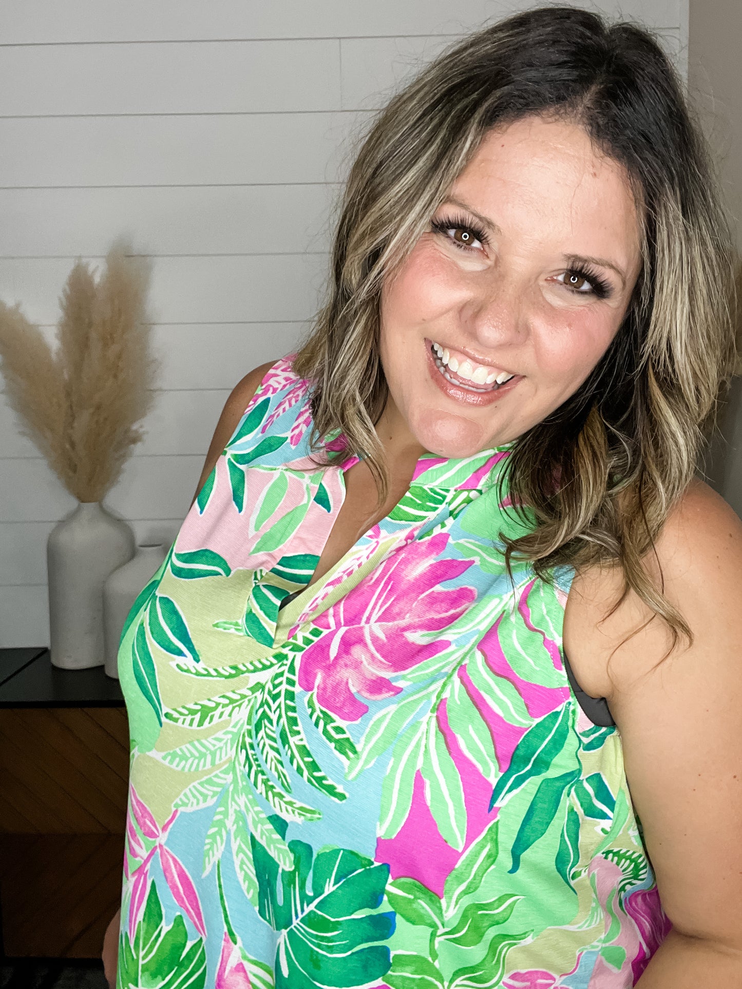 "Bloomdale" Sleeveless Split Neck