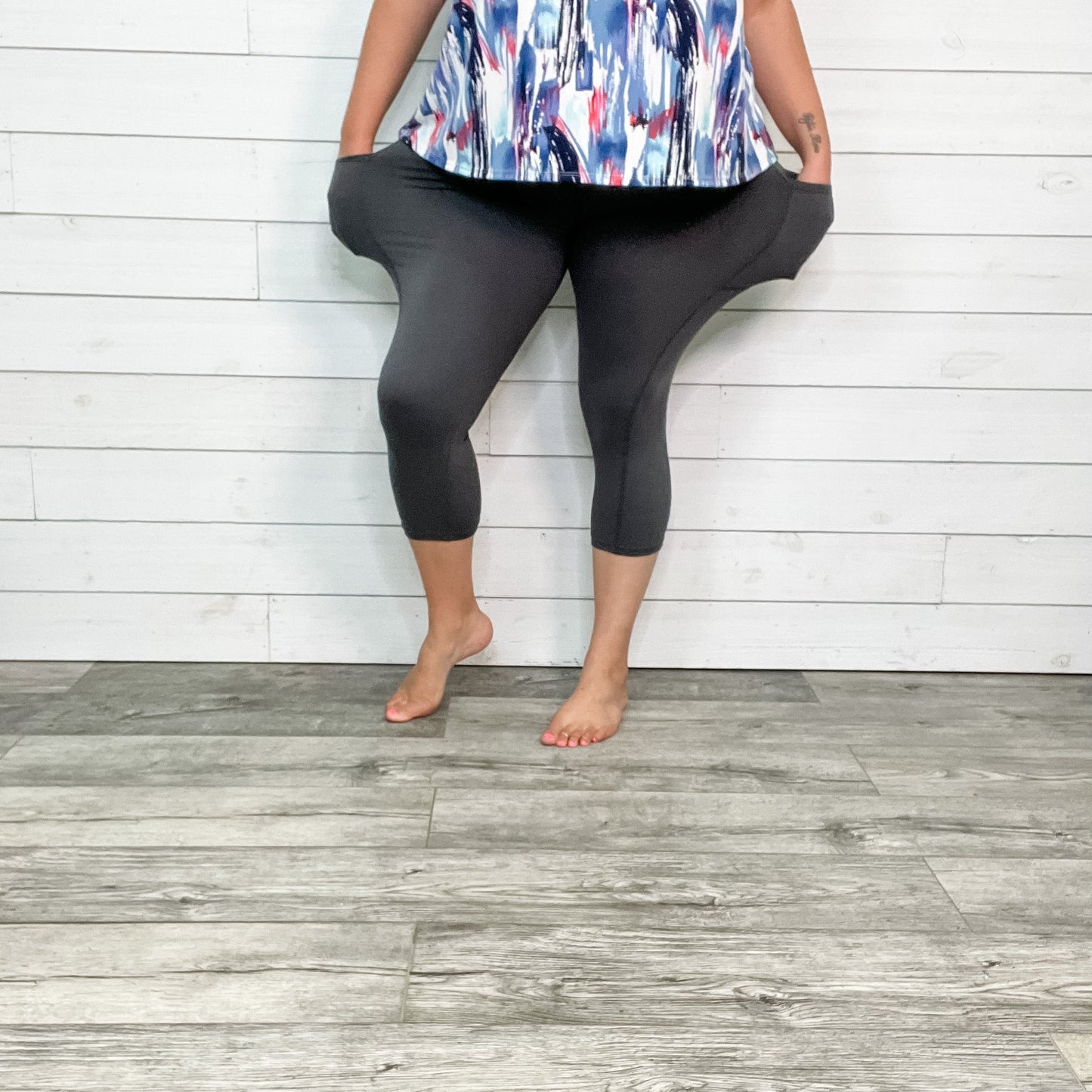 Classic Legging Style Capris With Pocket (Grey)