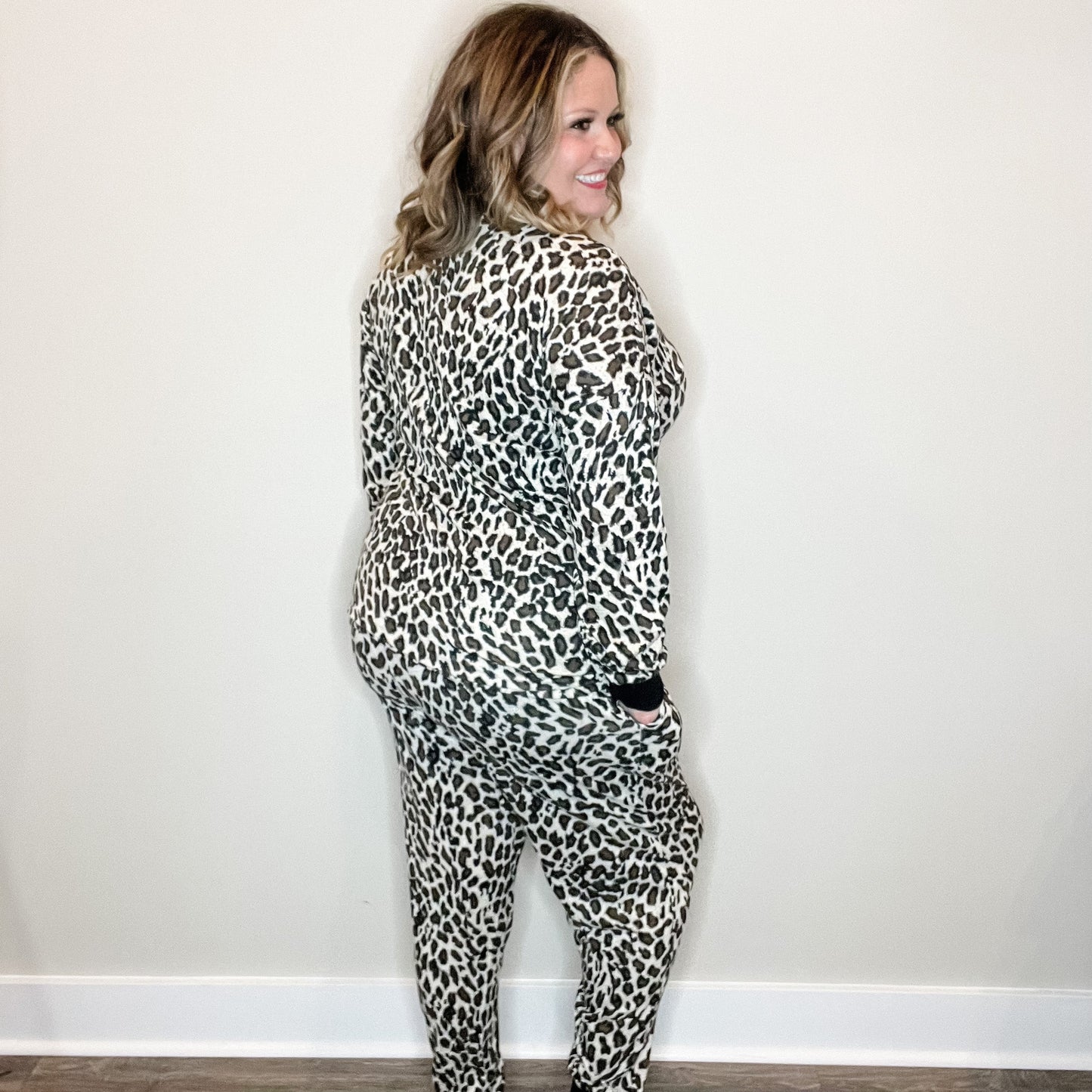 "Cozy" Animal Print Lounge Set with Pockets