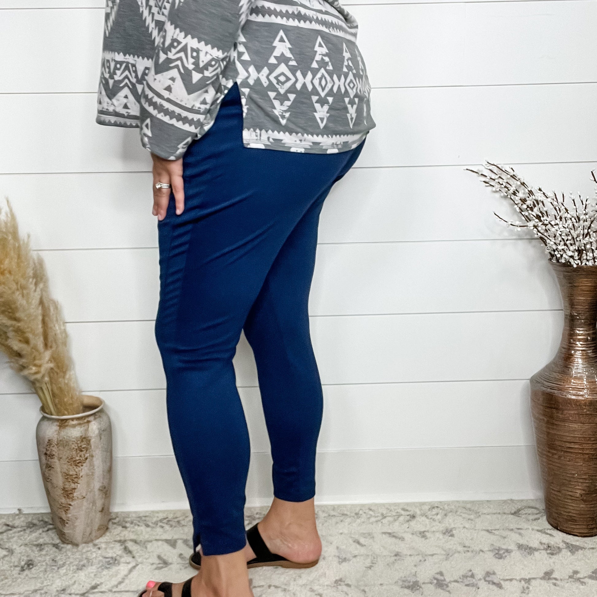 "Disappearing Act" Pull On Skinny Capri Trousers (Navy)