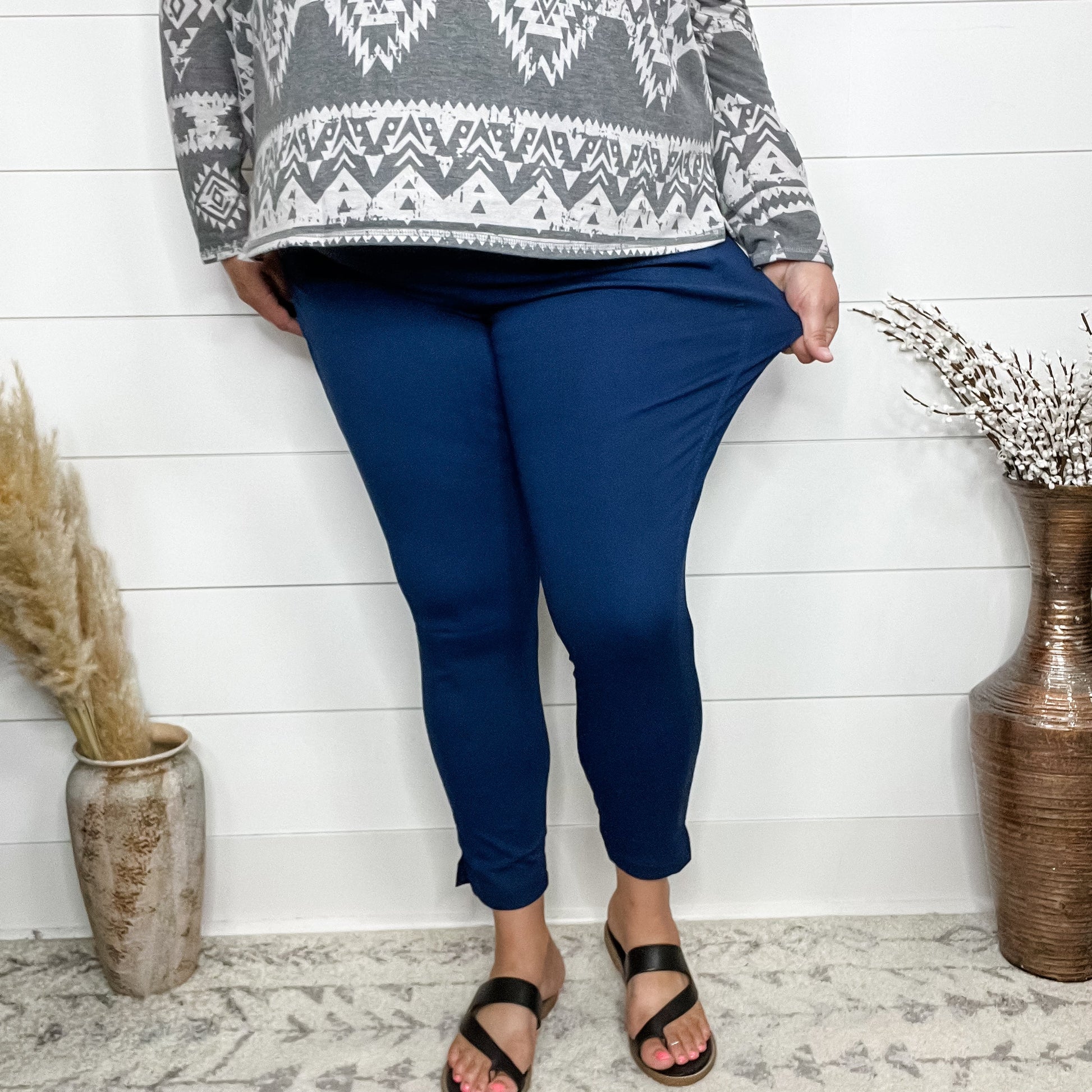 "Disappearing Act" Pull On Skinny Capri Trousers (Navy)