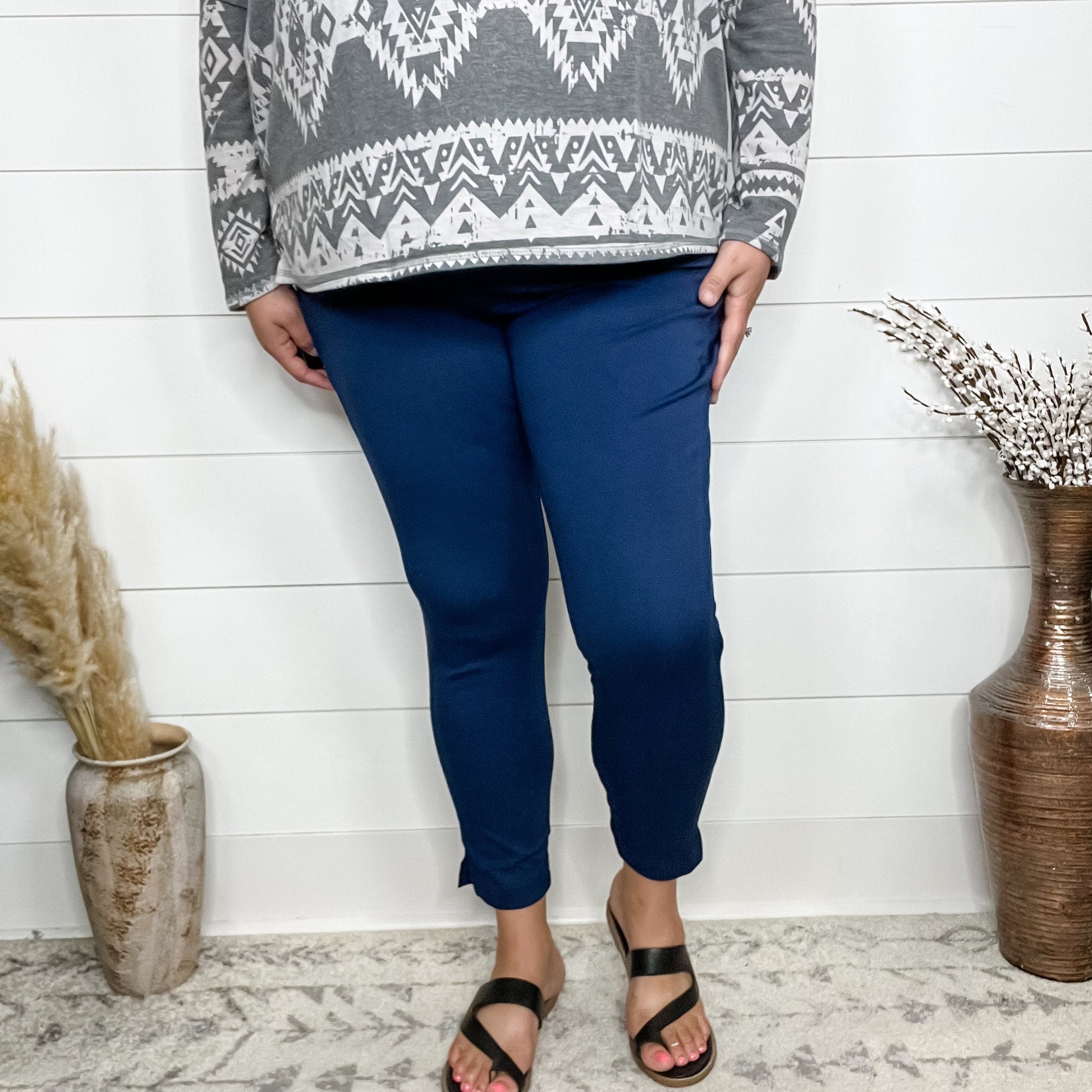 "Disappearing Act" Pull On Skinny Capri Trousers (Navy)