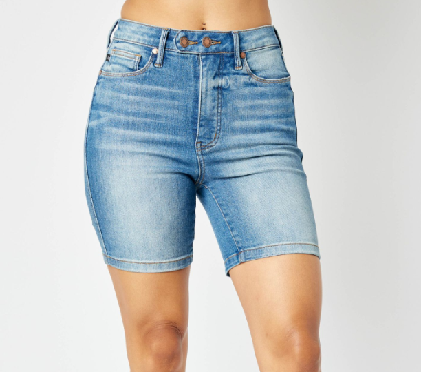 Judy Blue "Hey There" Double Button Tummy Control Bermuda