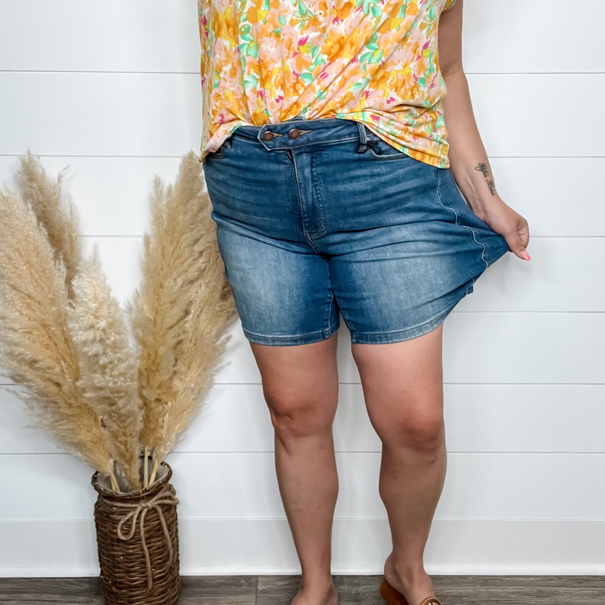 Judy Blue "Hey There" Double Button Tummy Control Bermuda