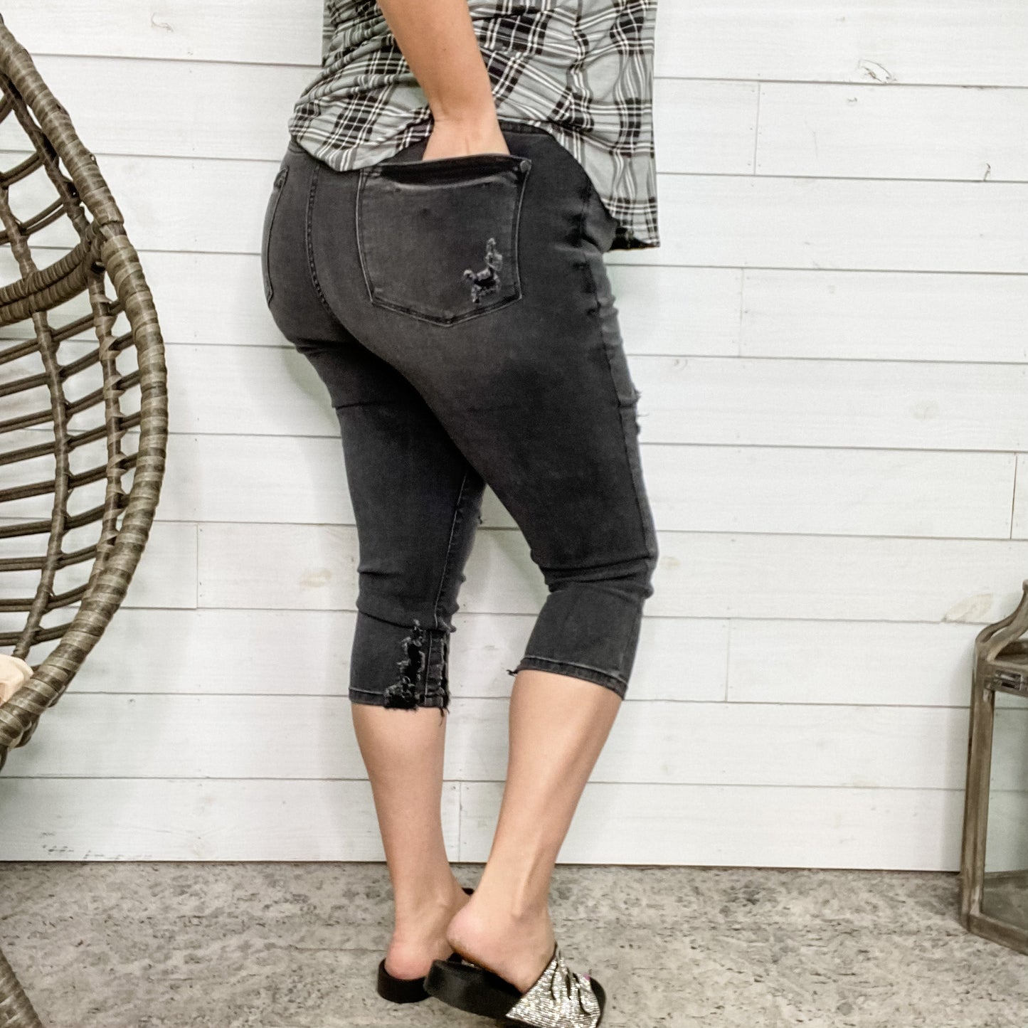 Judy Blue Midnight Destroyed Capris