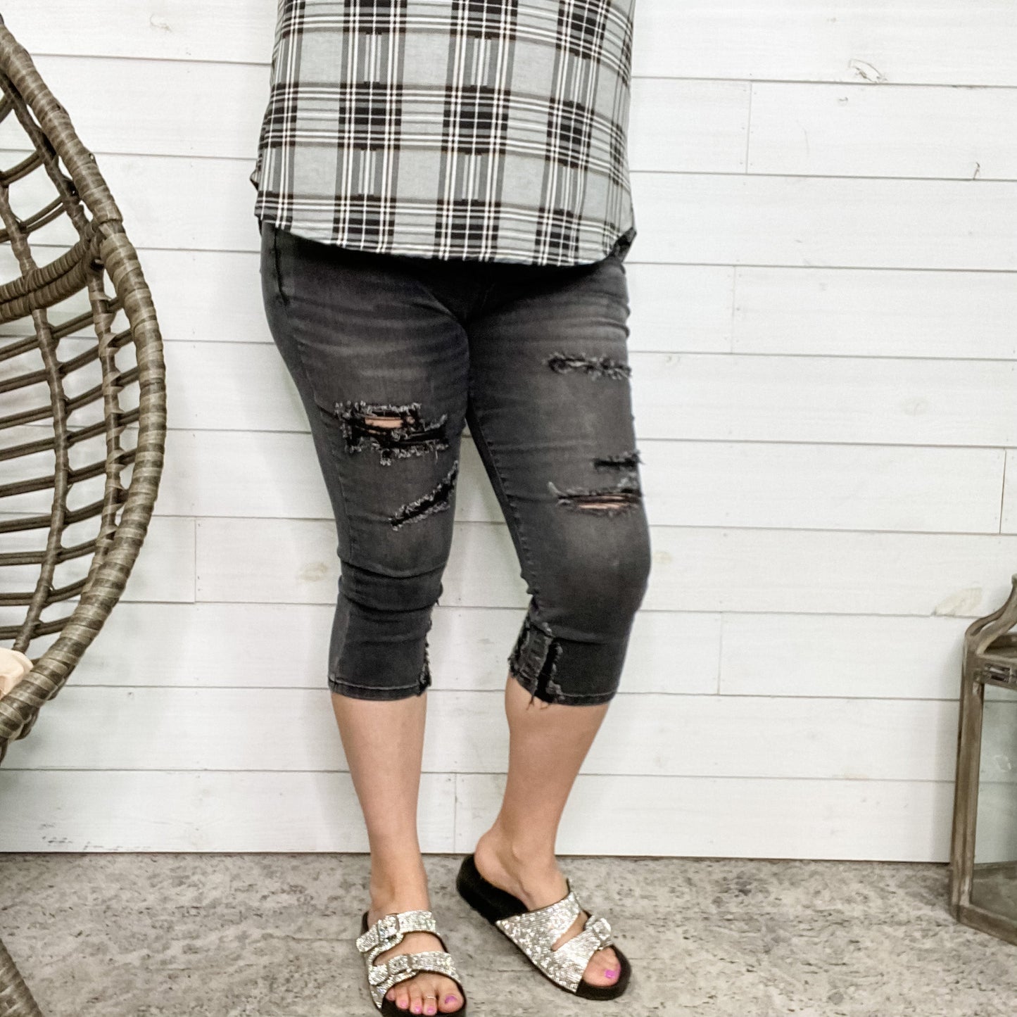 Judy Blue Midnight Destroyed Capris