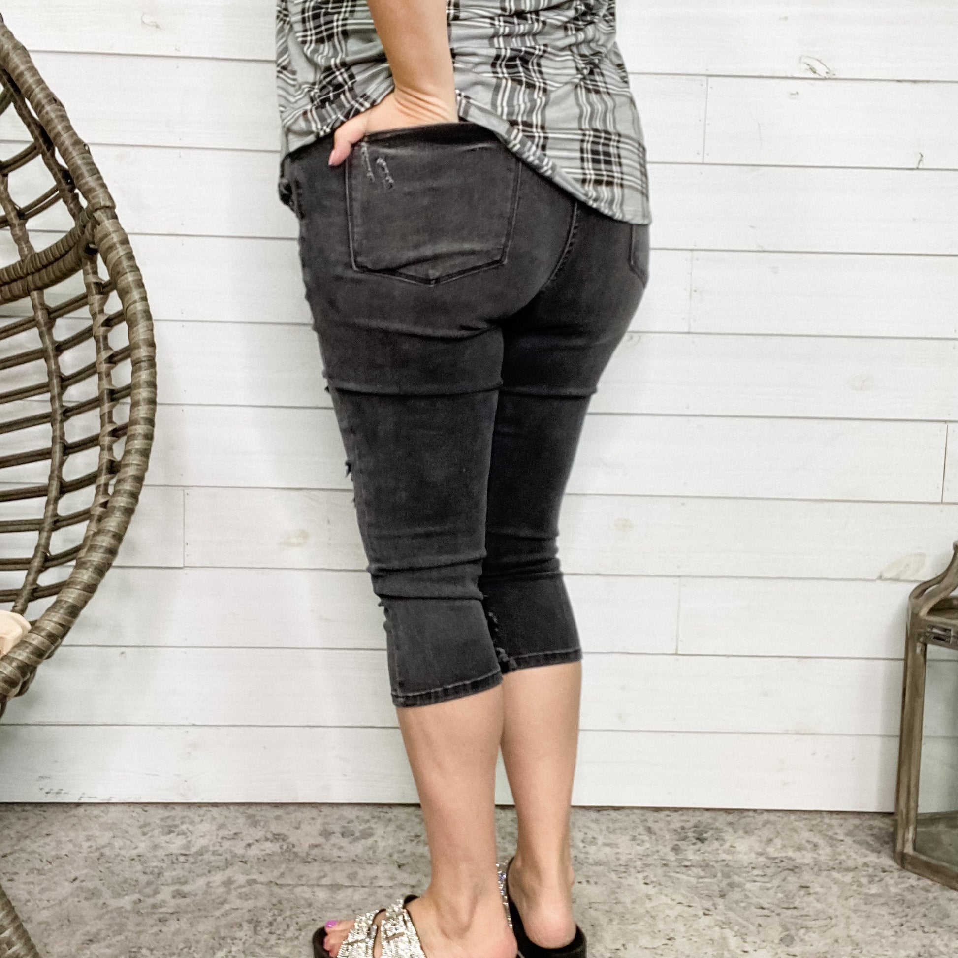 Judy Blue Midnight Destroyed Capris